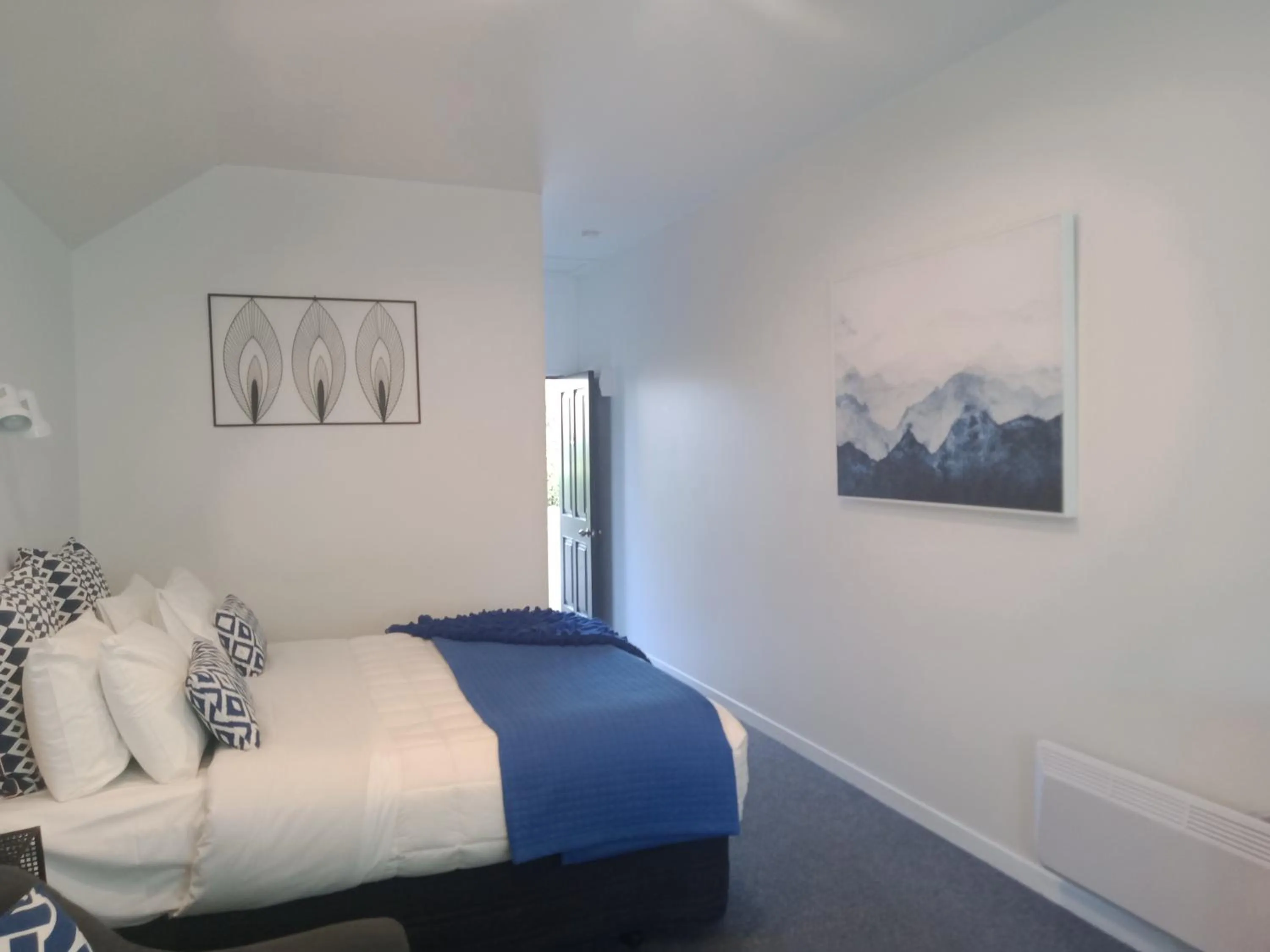 Bed in Four Peaks Motel