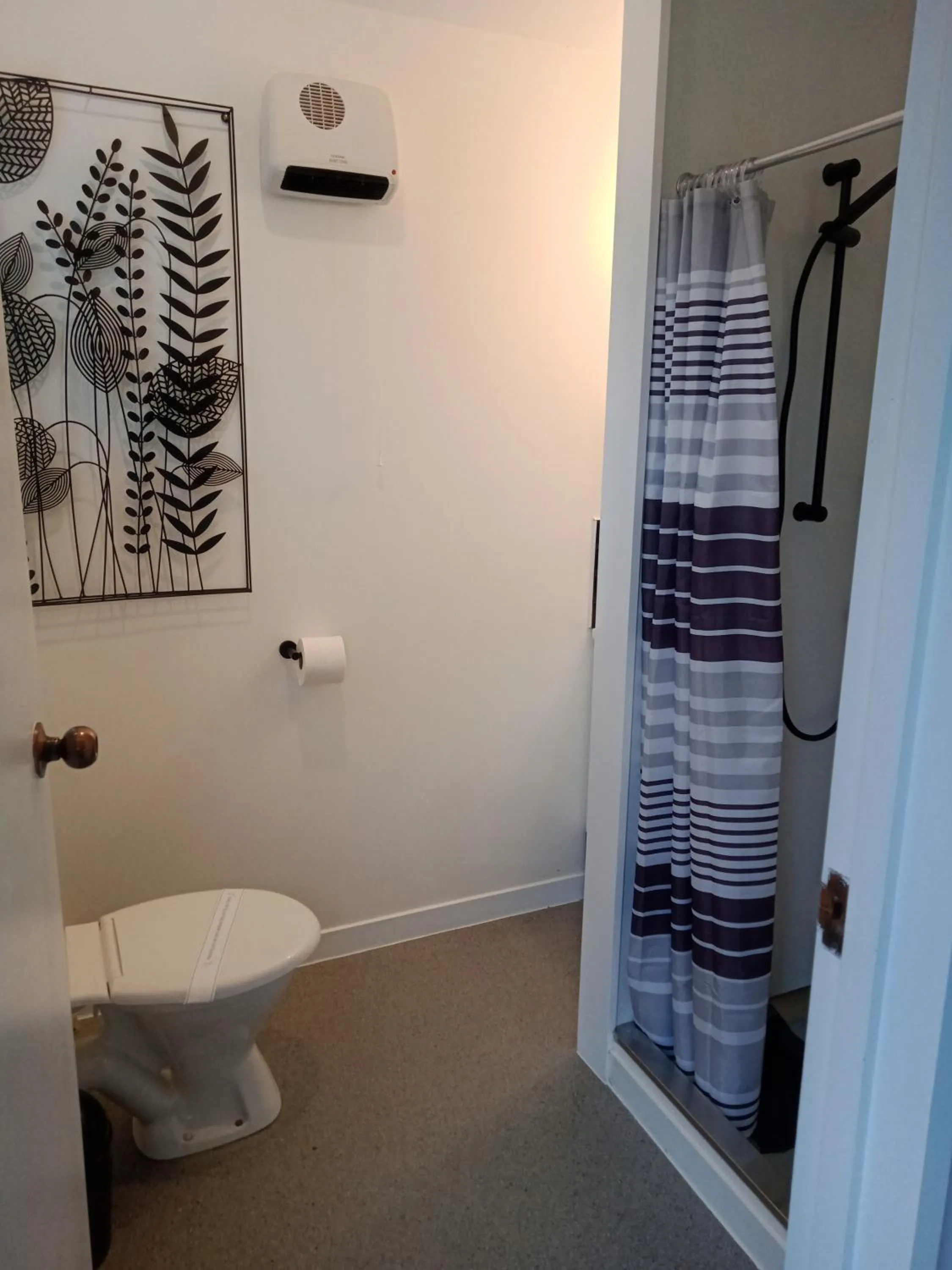 Bathroom in Four Peaks Motel