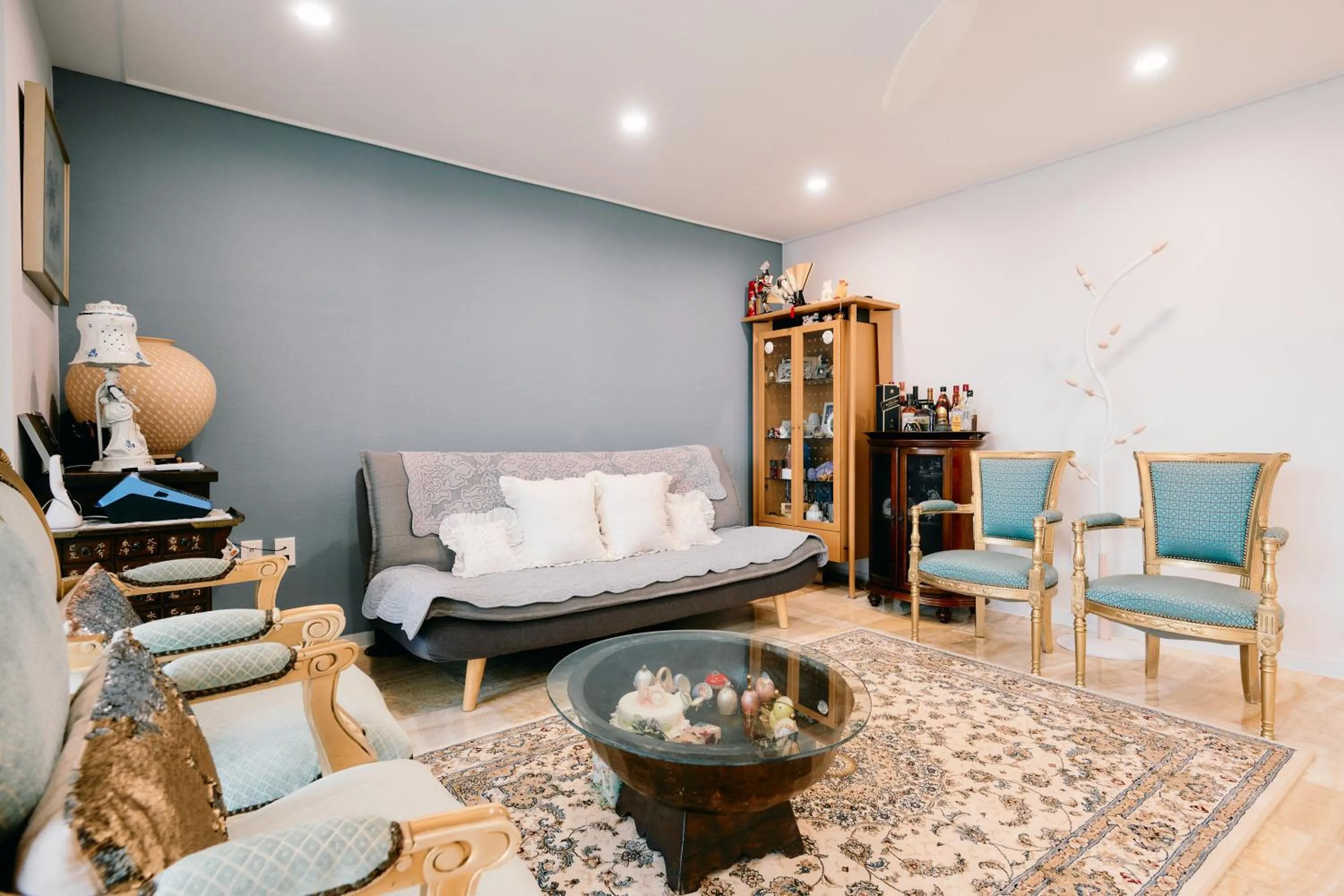 Communal lounge/ TV room in Garosugil Homestay - Female Only