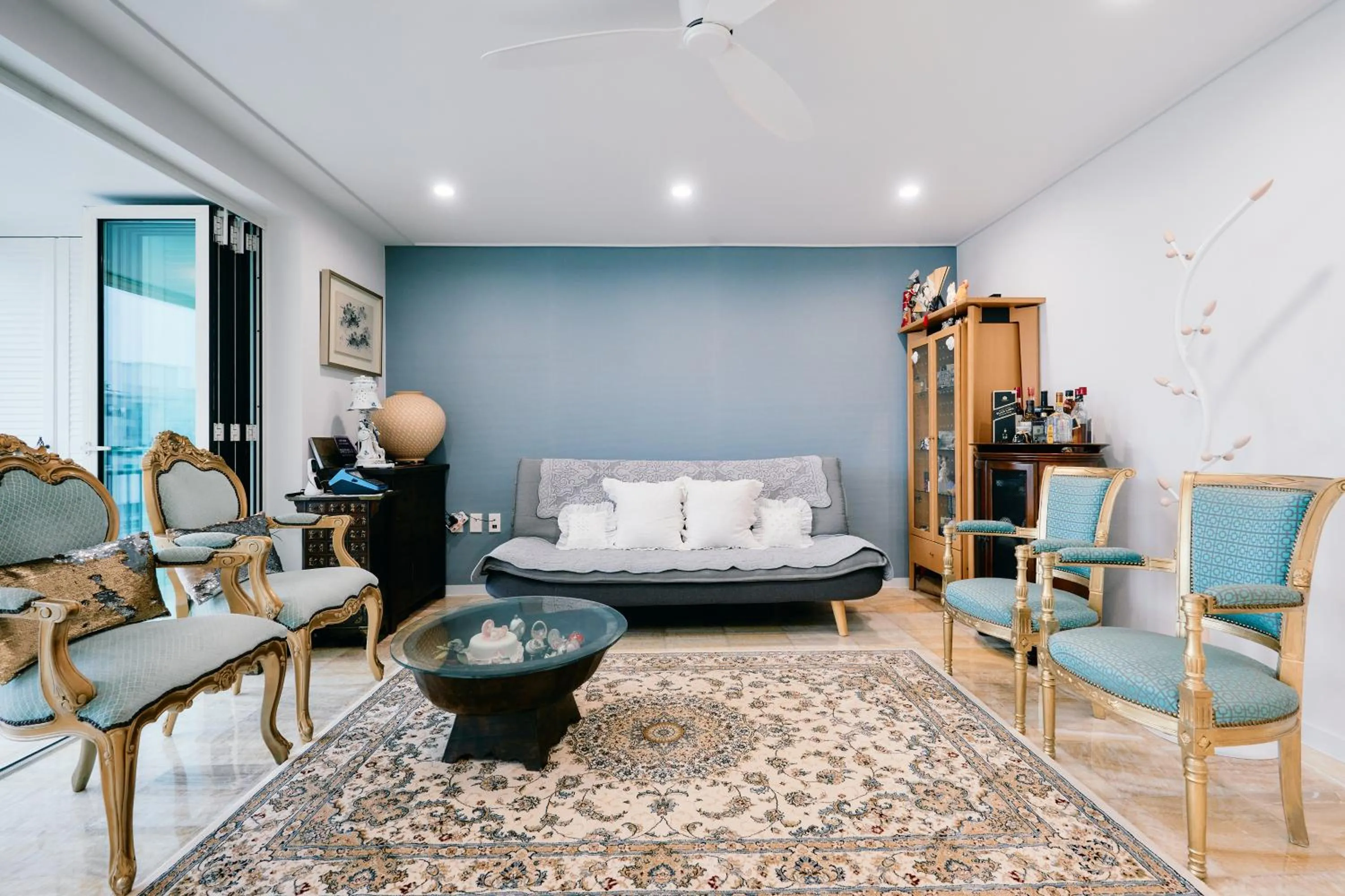 Communal lounge/ TV room in Garosugil Homestay - Female Only