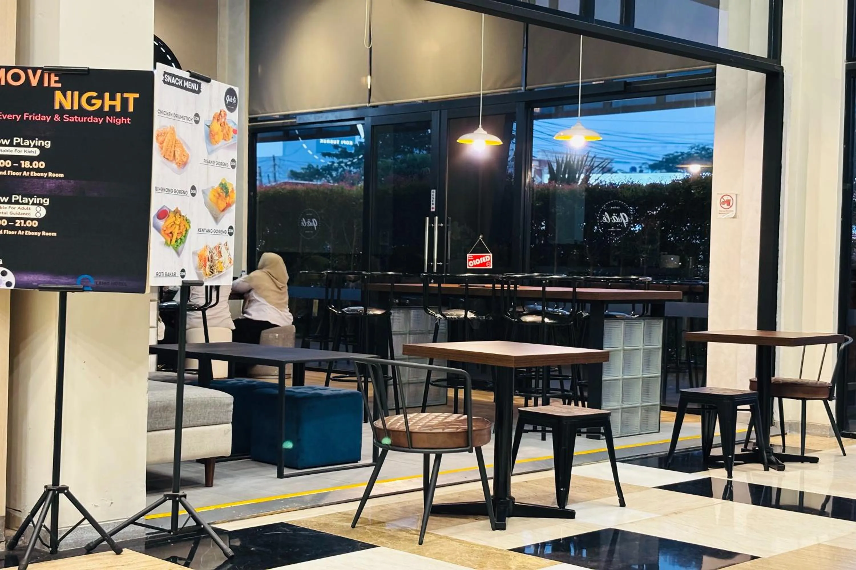 Restaurant/places to eat in Lemo Hotel Serpong