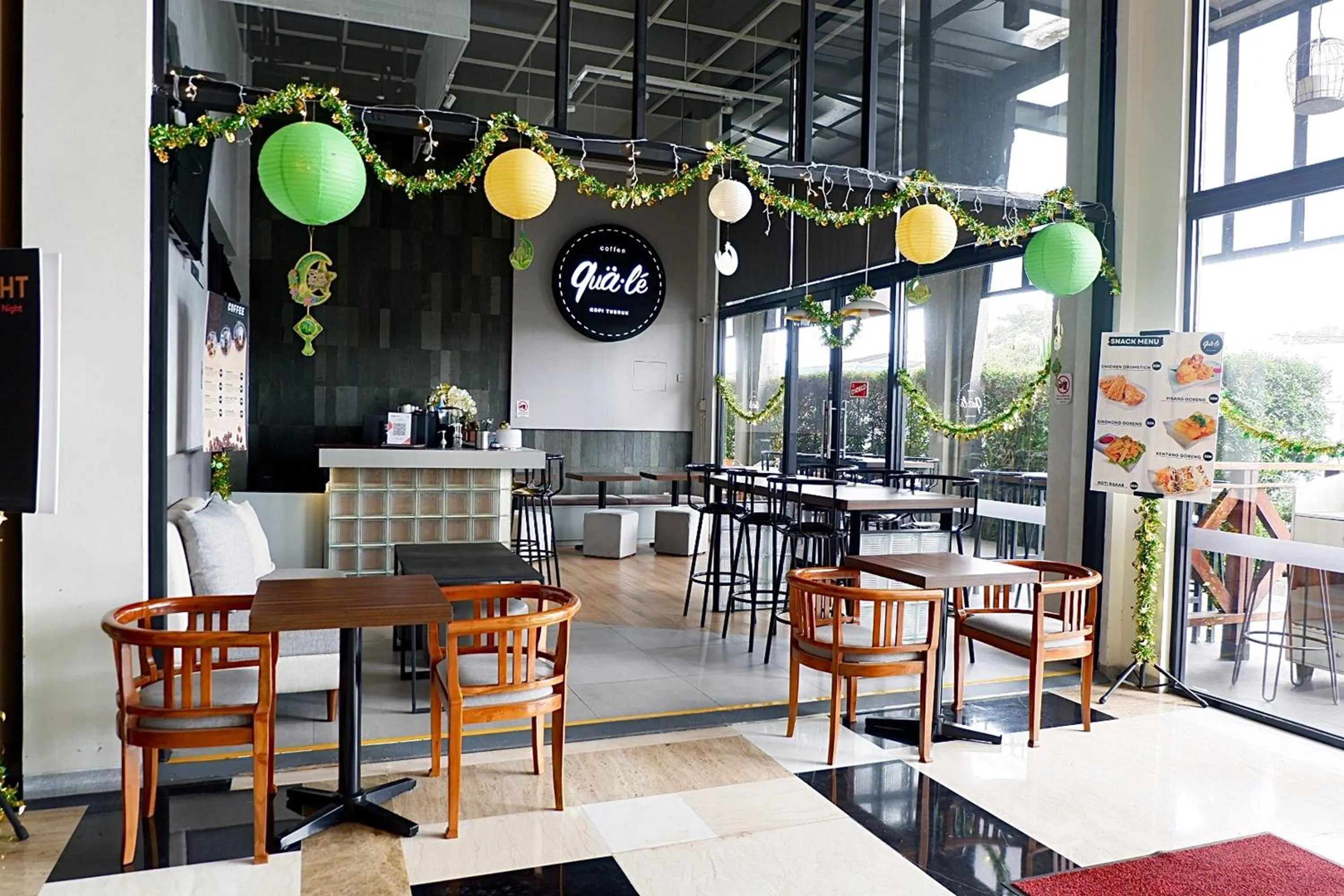Restaurant/places to eat in Lemo Hotel Serpong