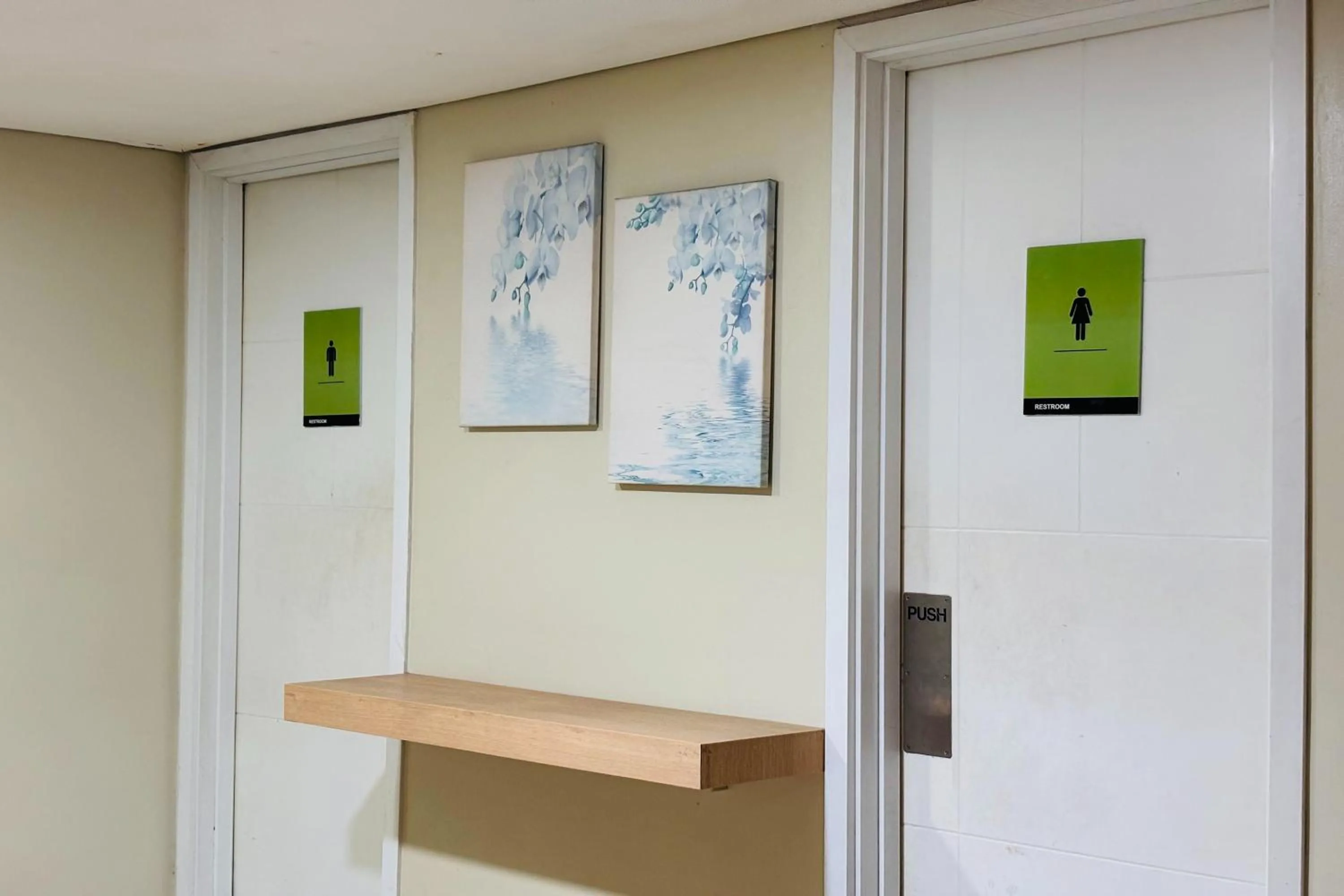 Bathroom in Lemo Hotel Serpong