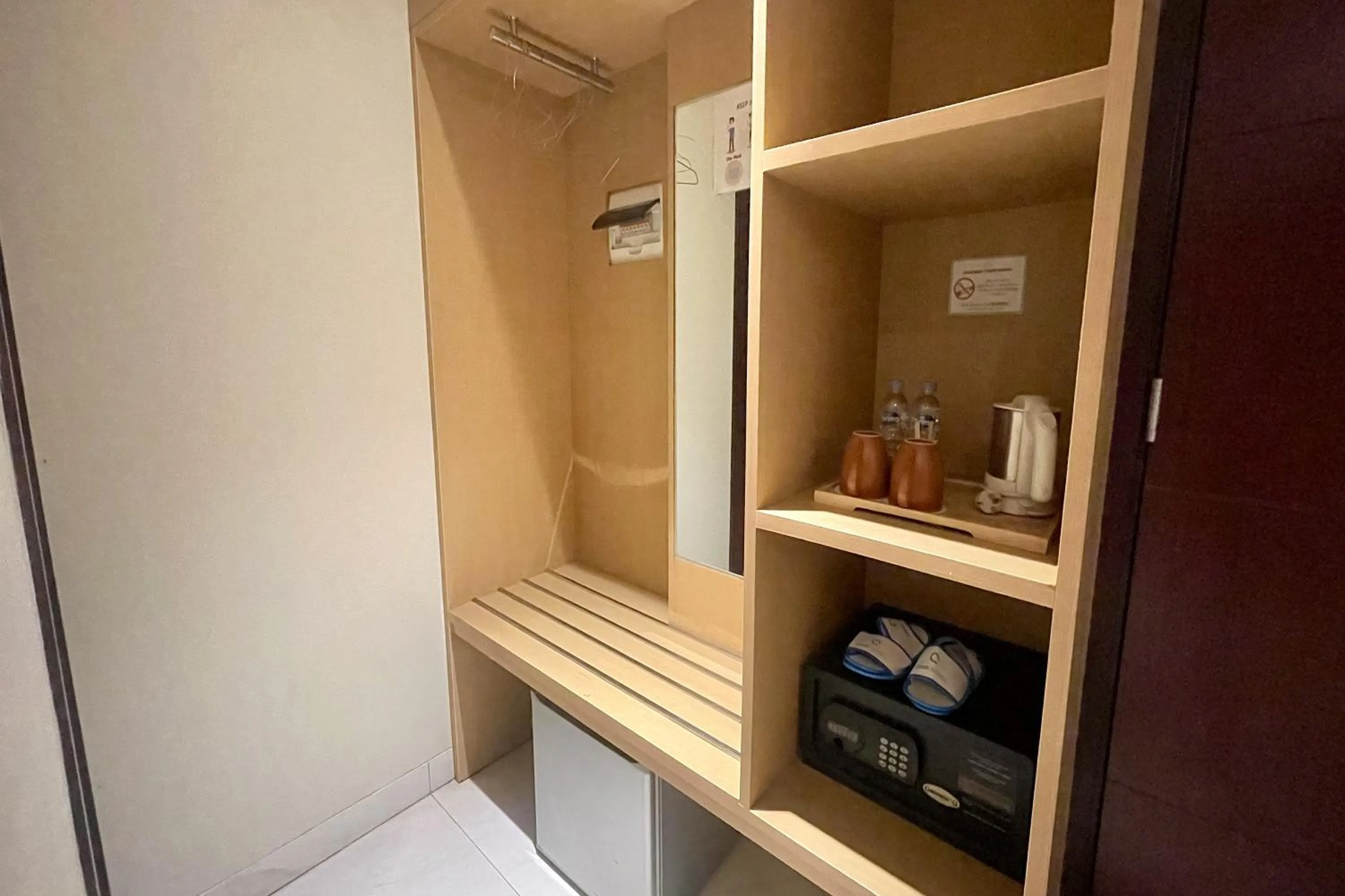 wardrobe in Lemo Hotel Serpong