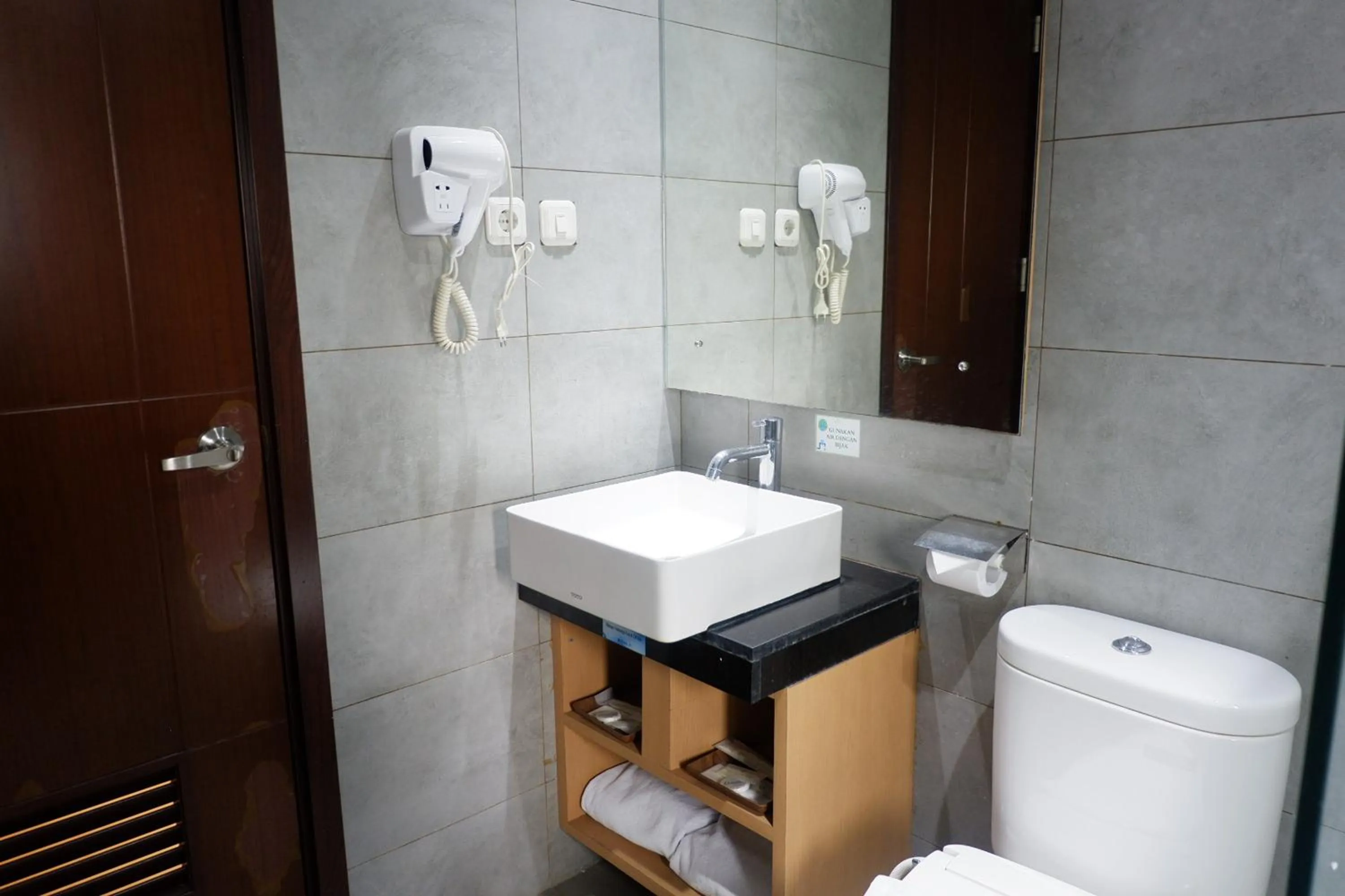 Bathroom in Lemo Hotel Serpong