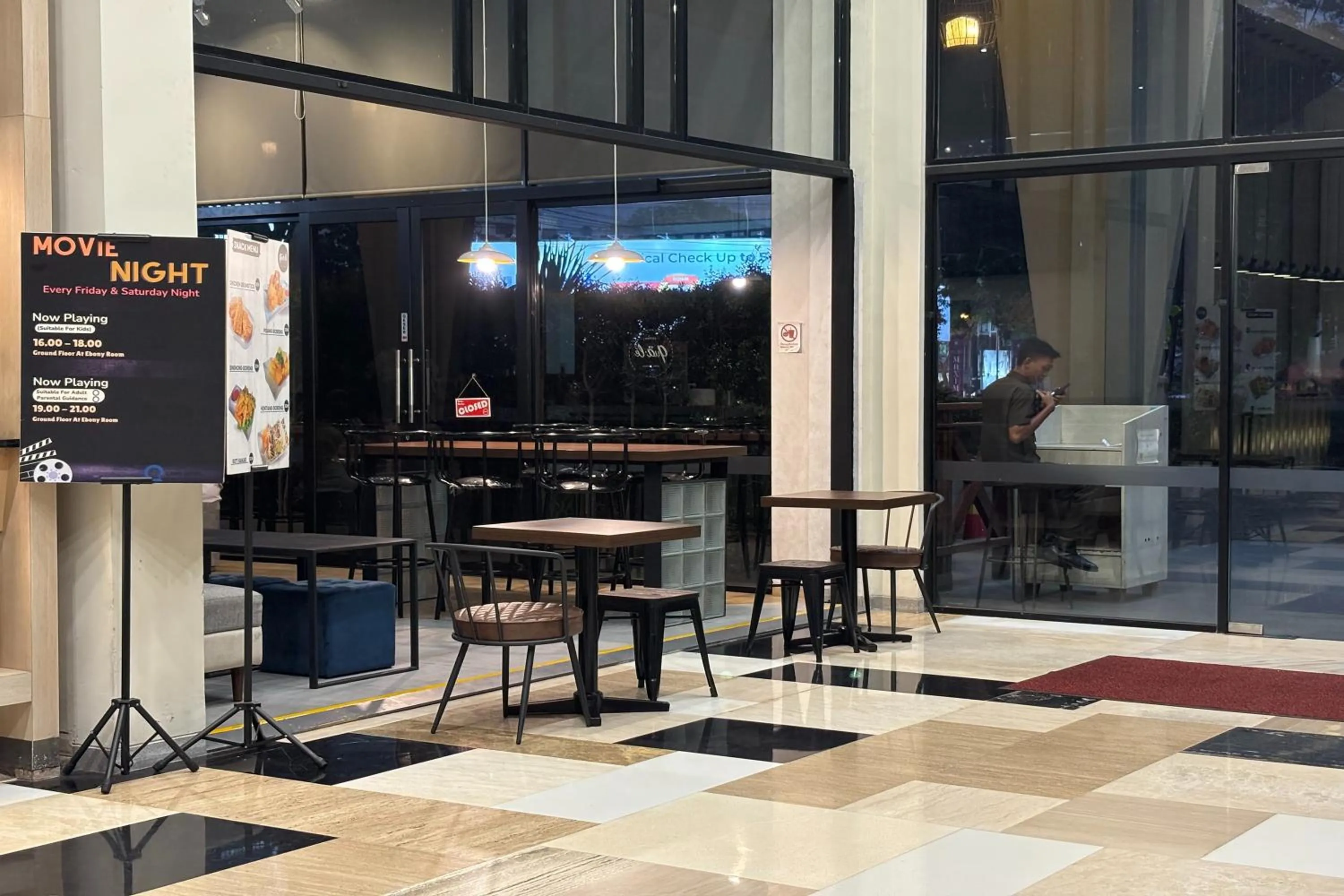 Restaurant/places to eat in Lemo Hotel Serpong