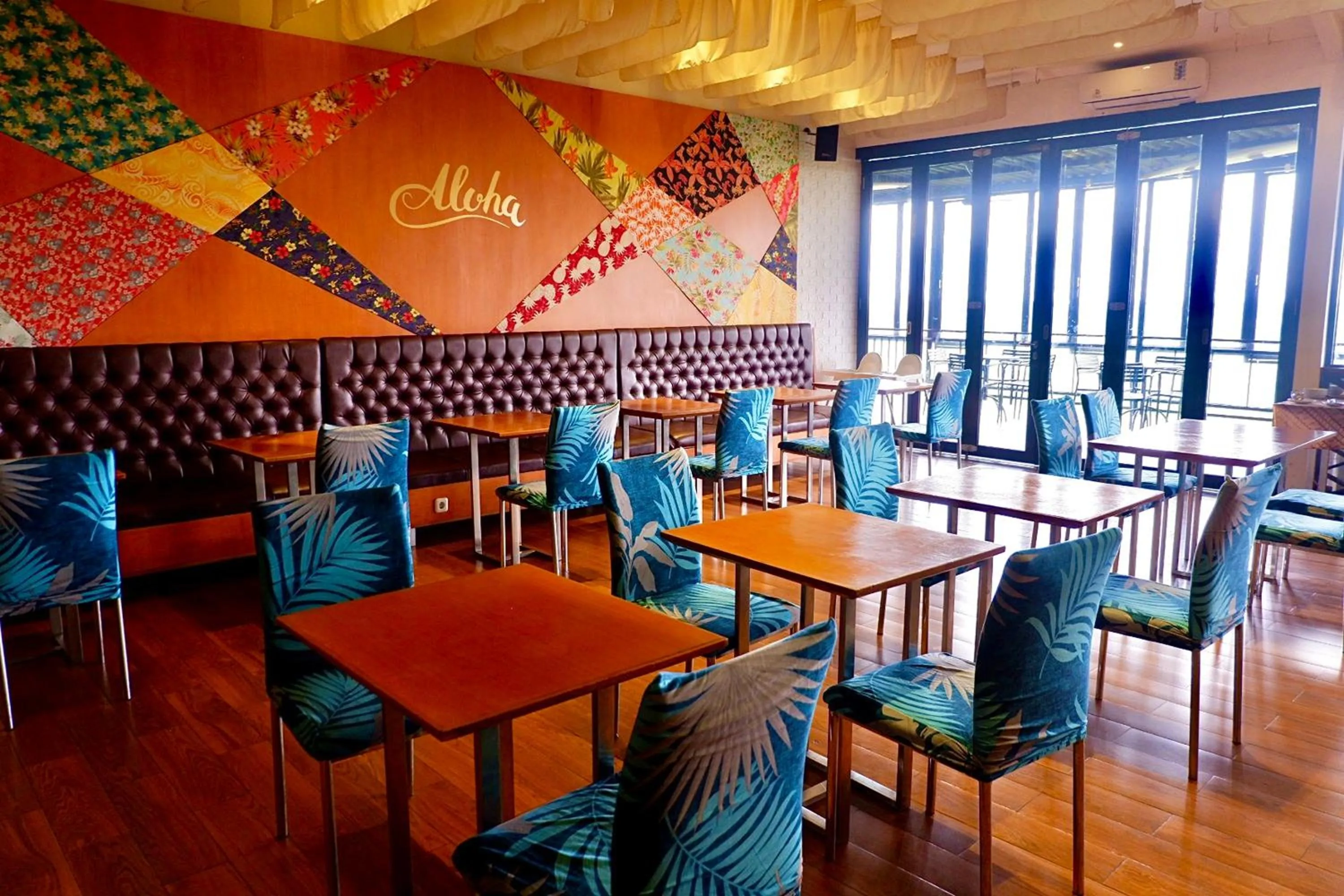 Restaurant/places to eat in Lemo Hotel Serpong