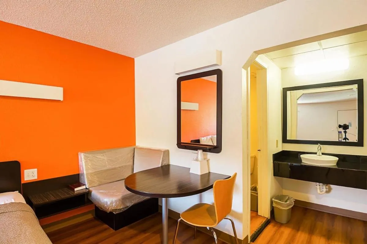 Economy Hotel Kansas City