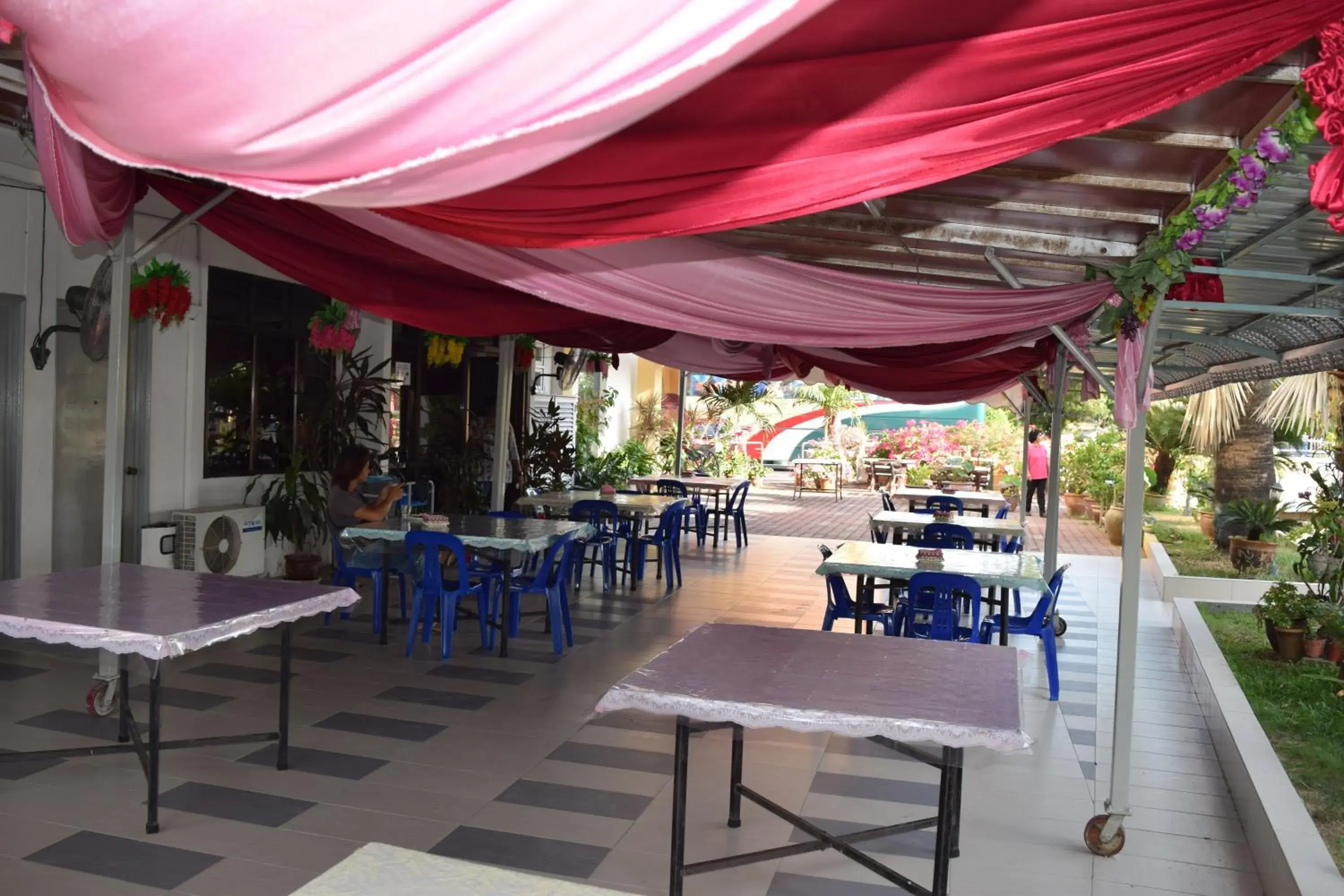 Restaurant/places to eat in Hotel Sri Garden Sdn. Bhd. Restaurant/places to eat in Hotel Sri Garden Sdn. Bhd.