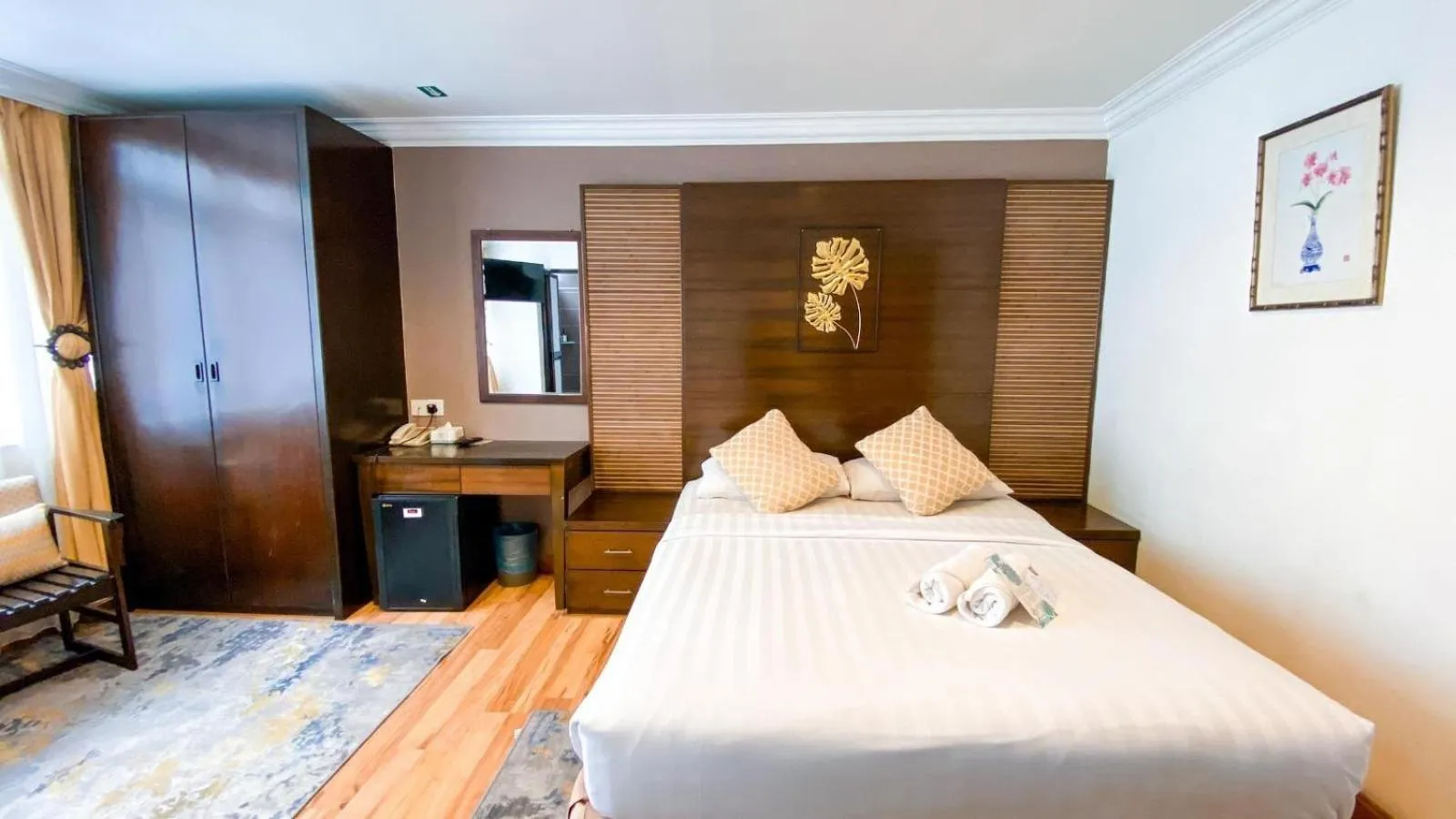 Queenspark Lovita Hotel