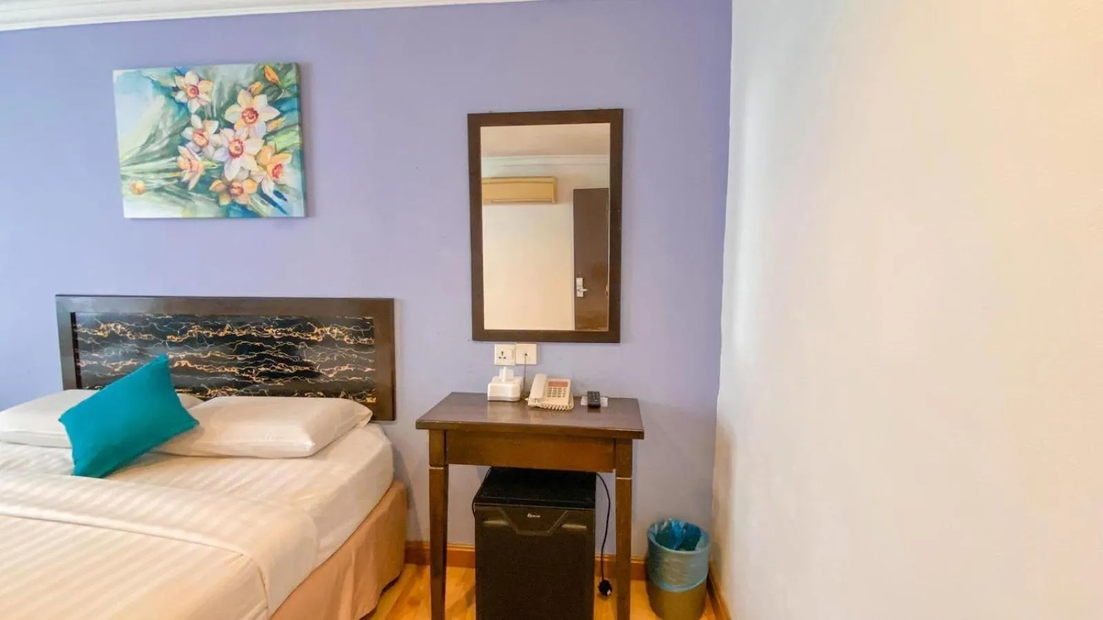 Queenspark Lovita Hotel