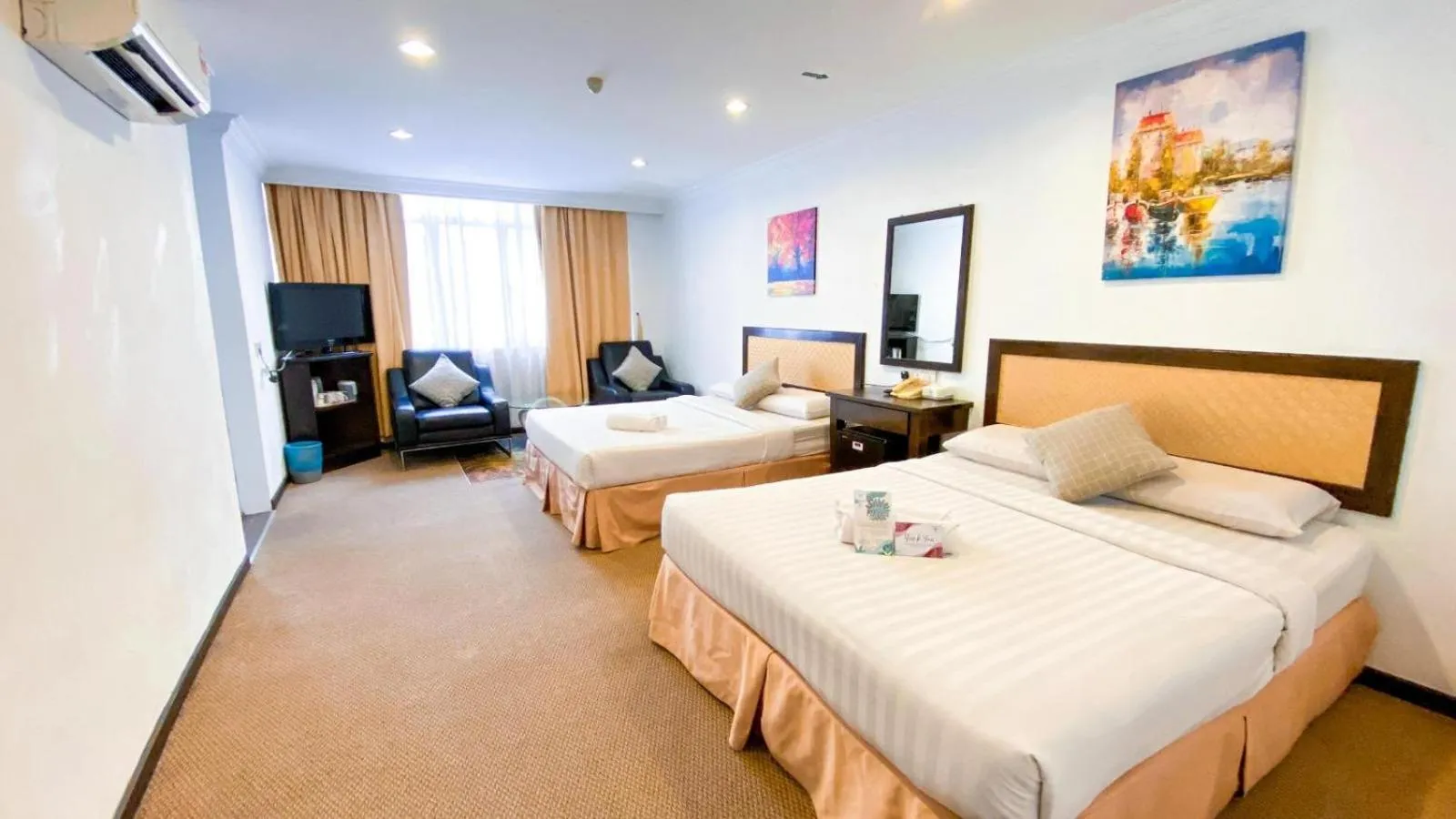 Bed in Queenspark Lovita Hotel