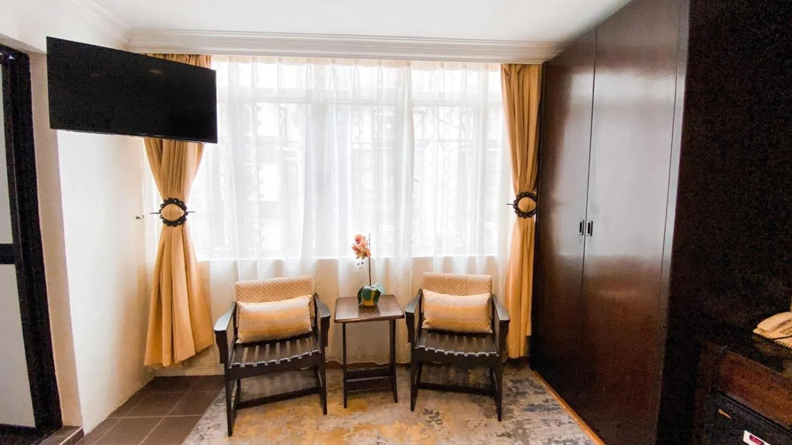 Queenspark Lovita Hotel