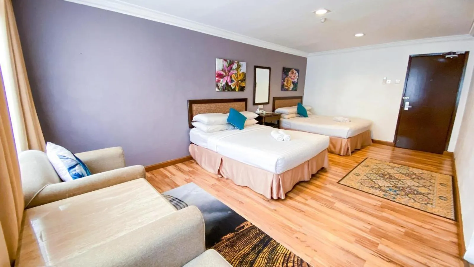 Queenspark Lovita Hotel