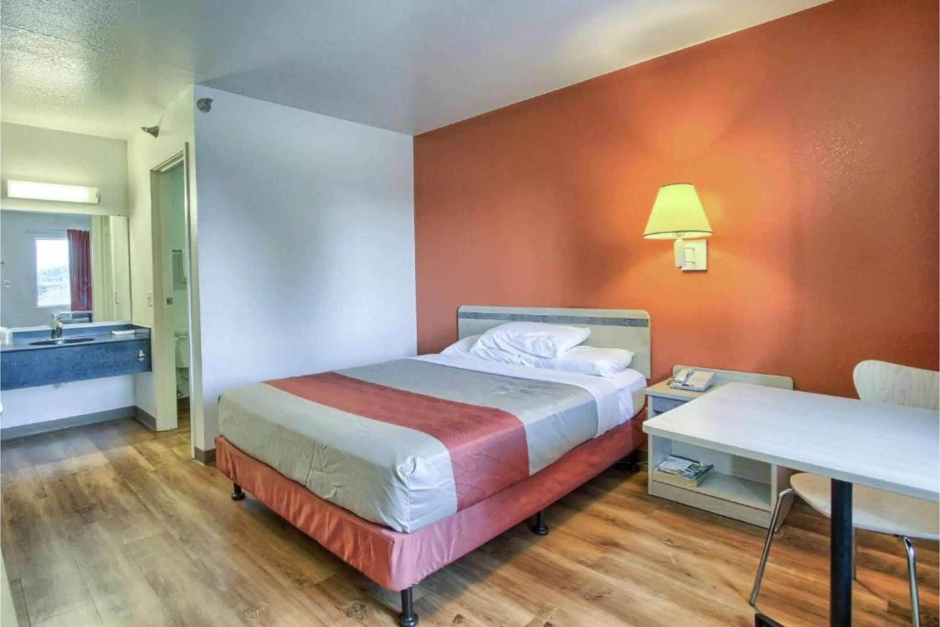 Bedroom, Bed in Cumberland Inn By OYO New Cumberland-Hershey South