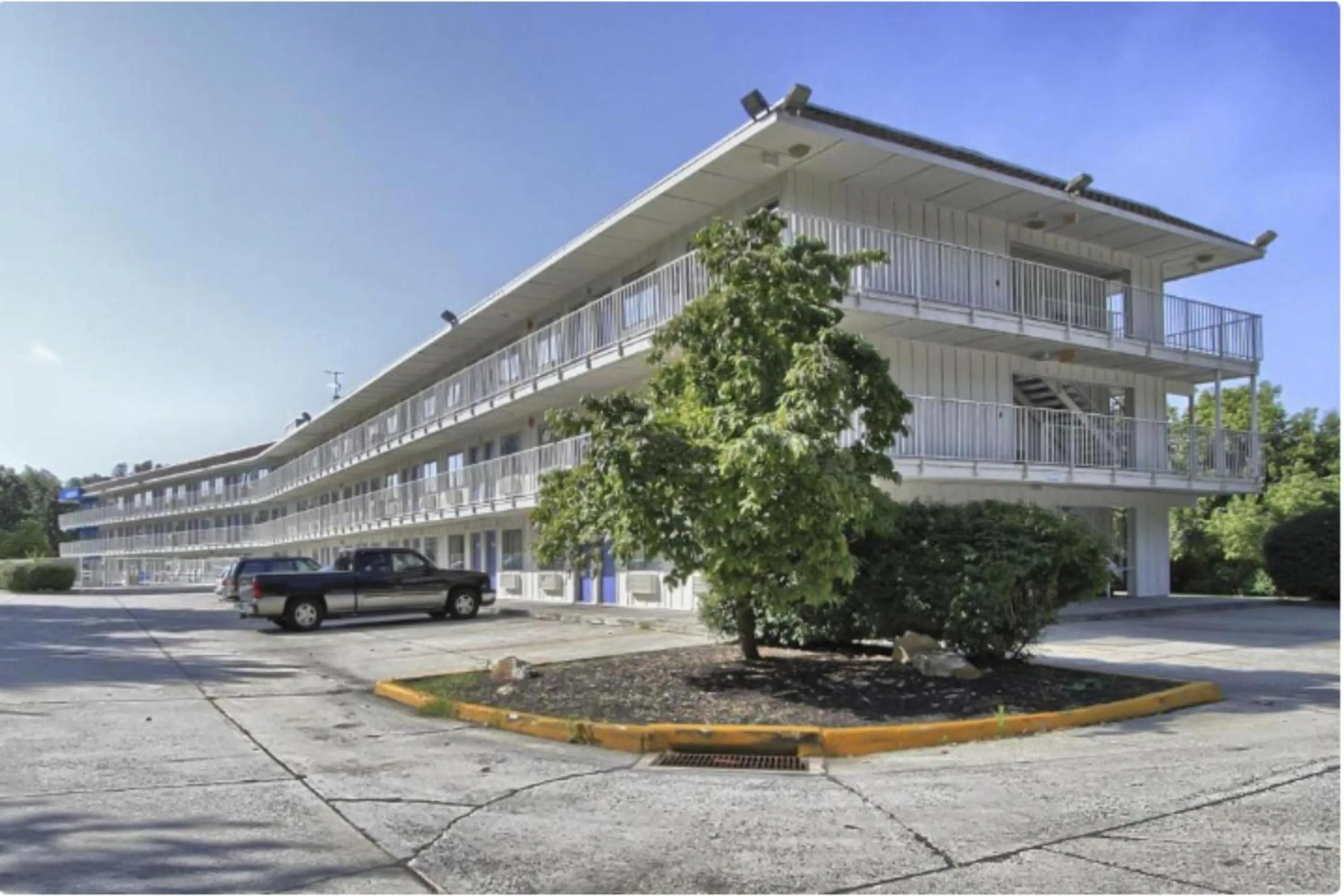 Parking in Cumberland Inn By OYO New Cumberland-Hershey South