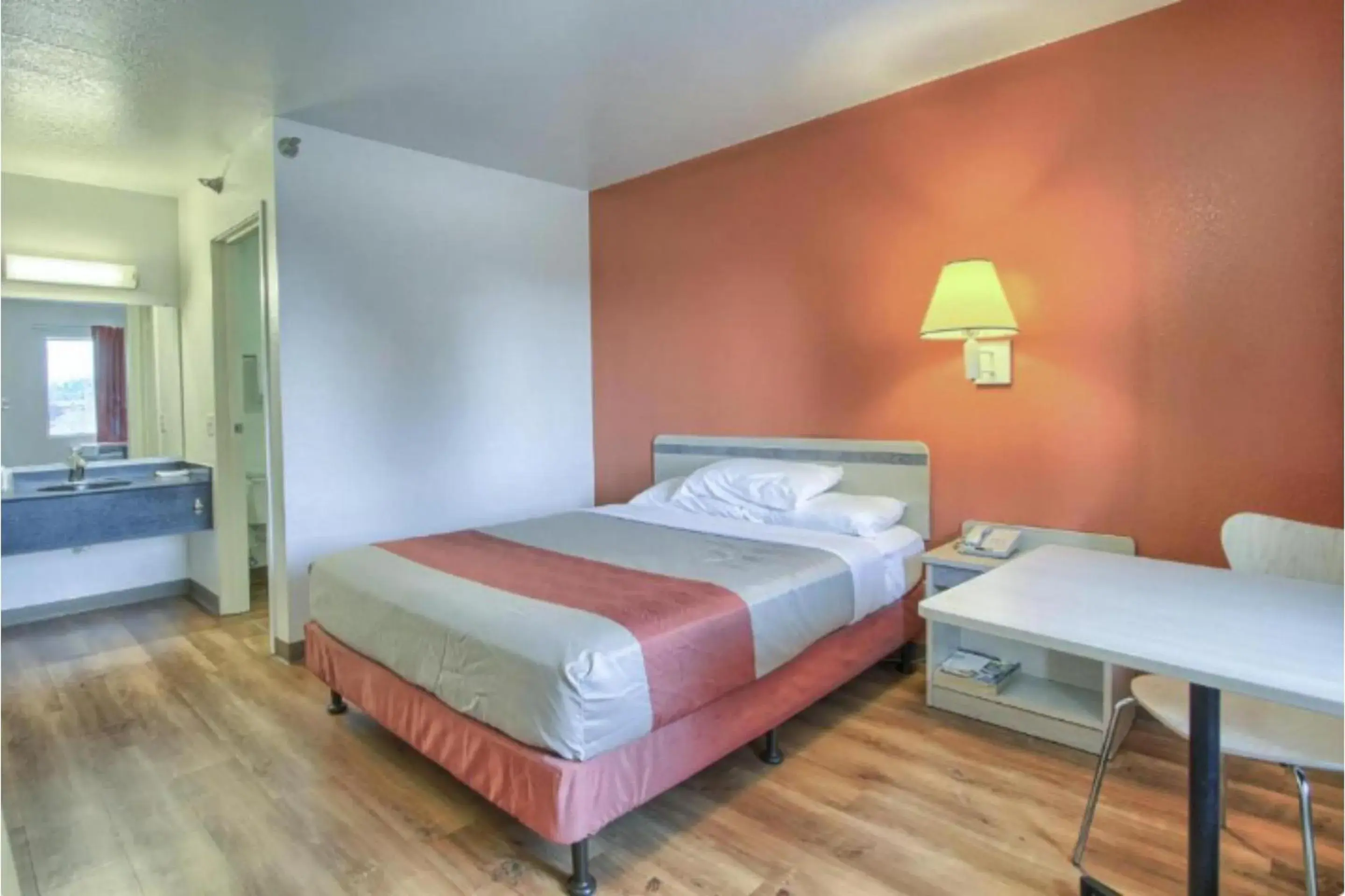 Queen Bed with Refrigerator in Cumberland Inn By OYO New Cumberland-Hershey South Queen Bed with Refrigerator in Cumberland Inn By OYO New Cumberland-Hershey South