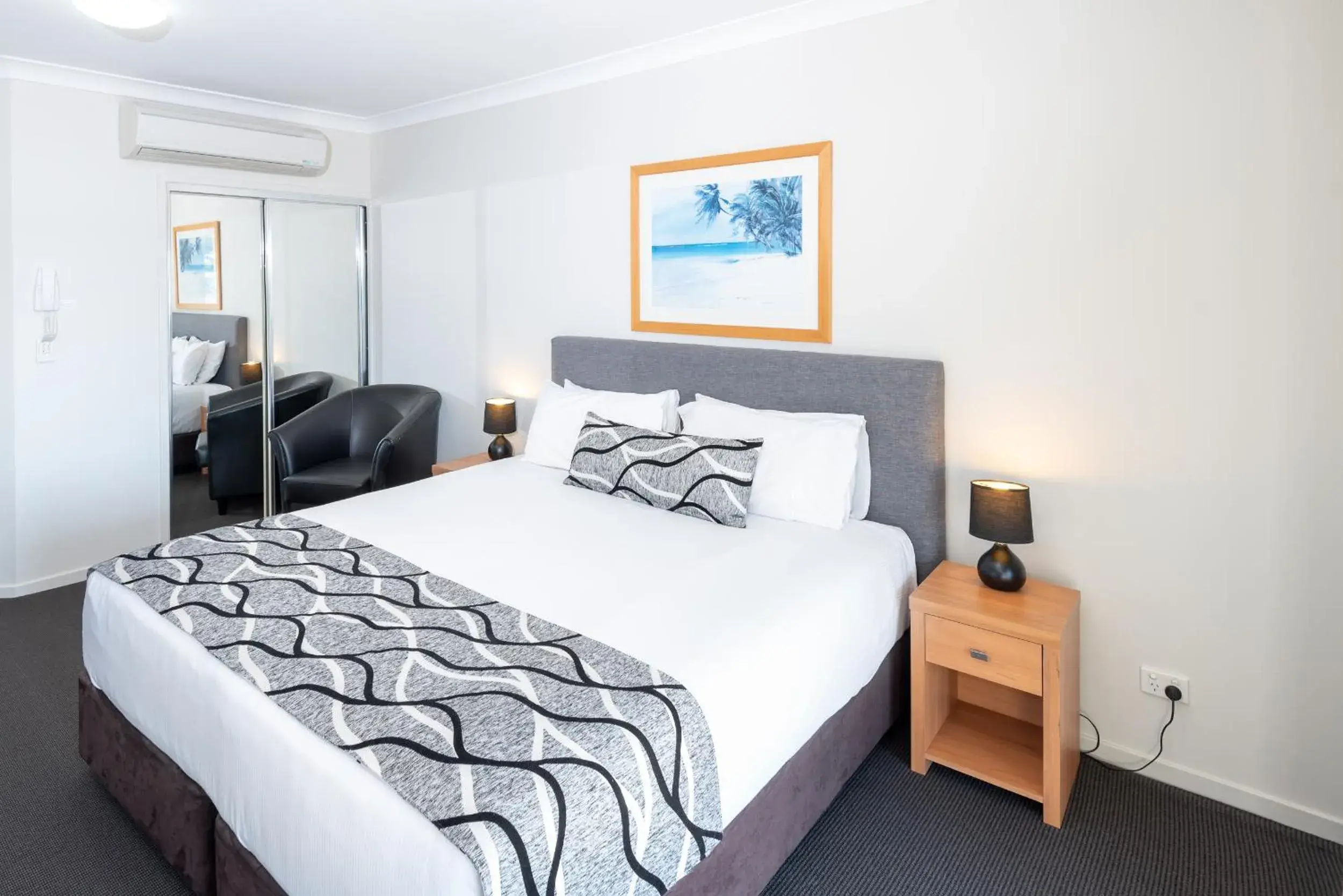 Studio Lakeview Room in The Brighton Apartments Studio Lakeview Room in The Brighton Apartments