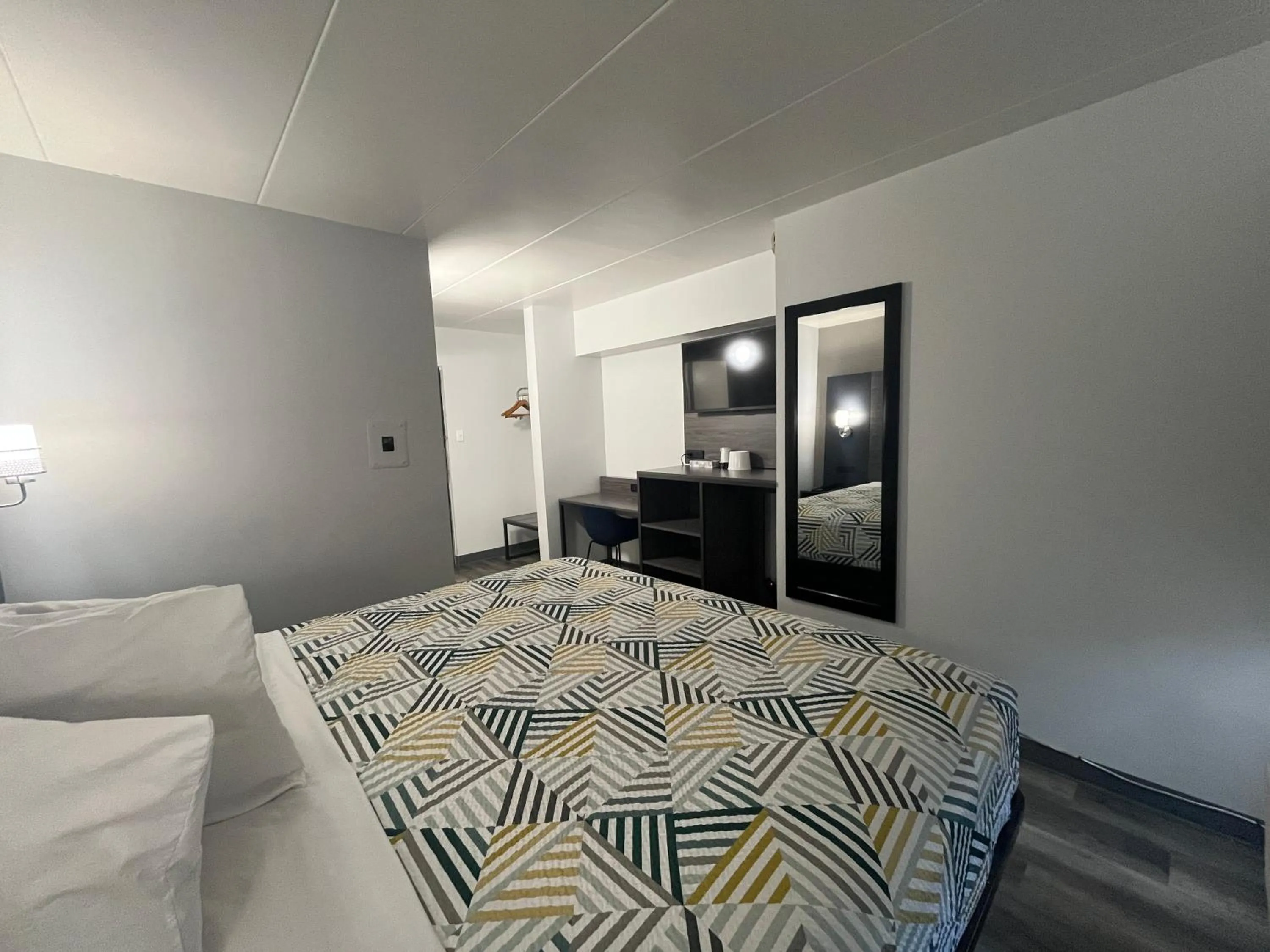 Bedroom, Bed in Motel 6 Chicago, IL - Halsted