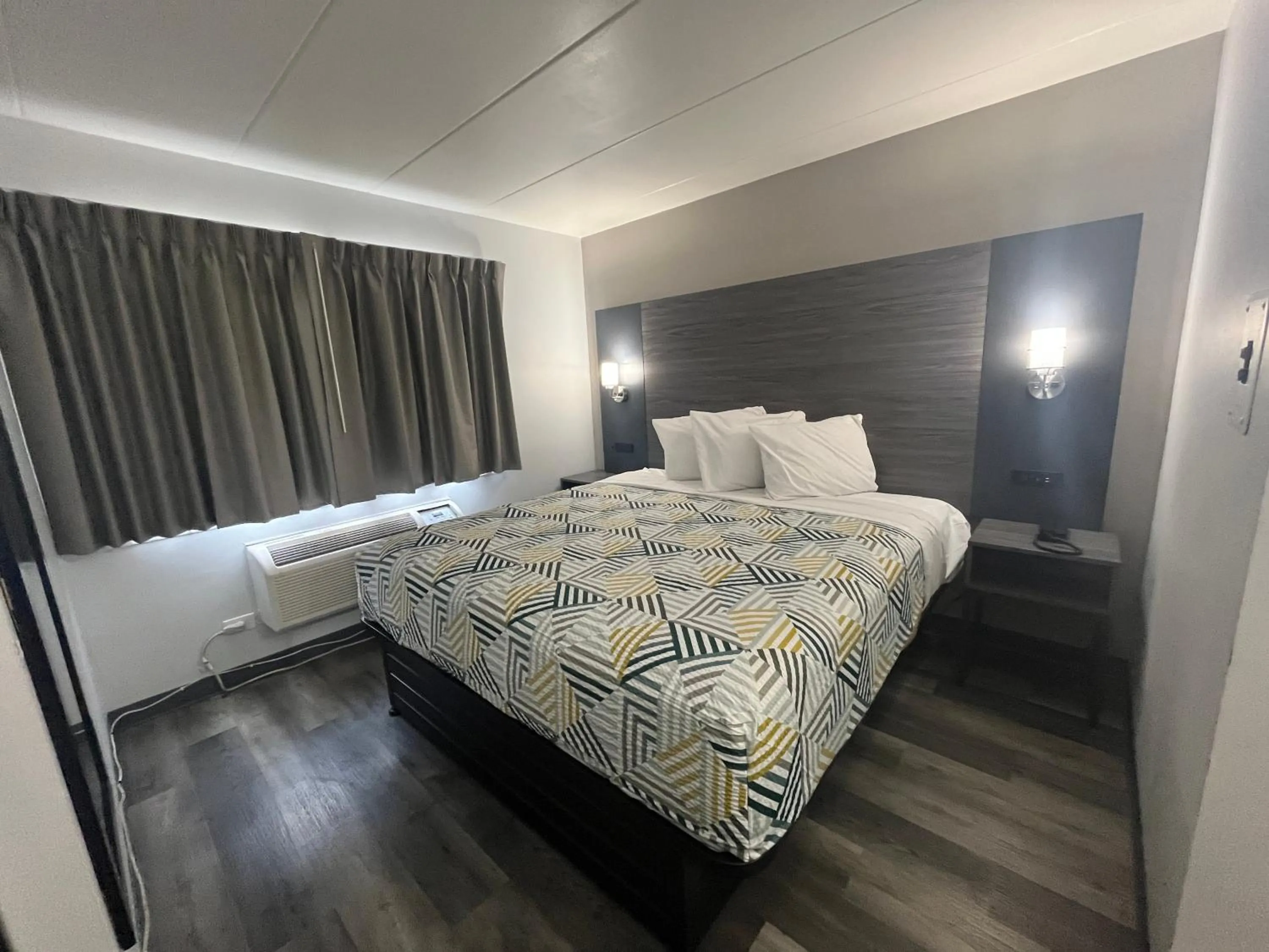 Bed in Motel 6 Chicago, IL - Halsted