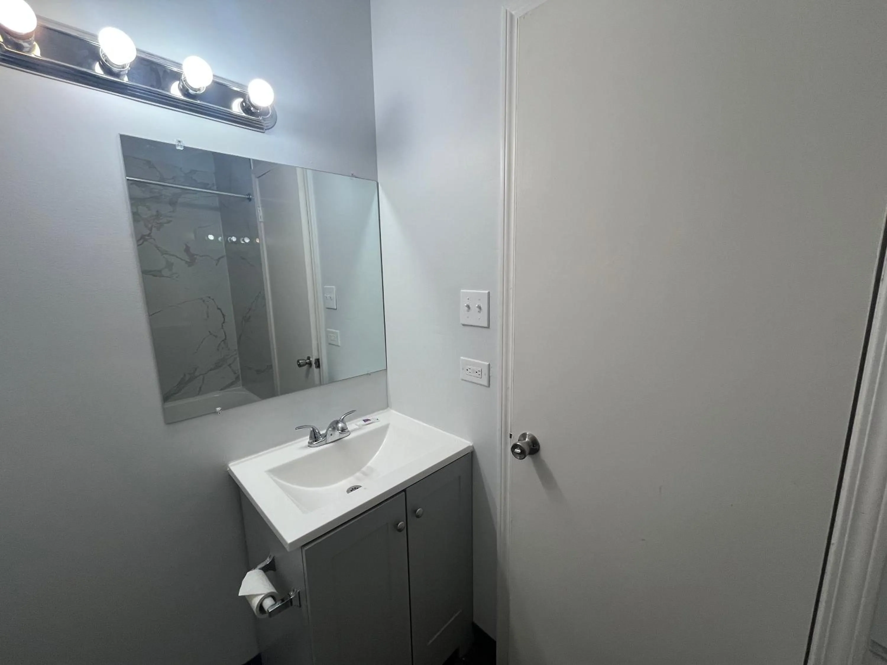 Bathroom in Motel 6 Chicago, IL - Halsted