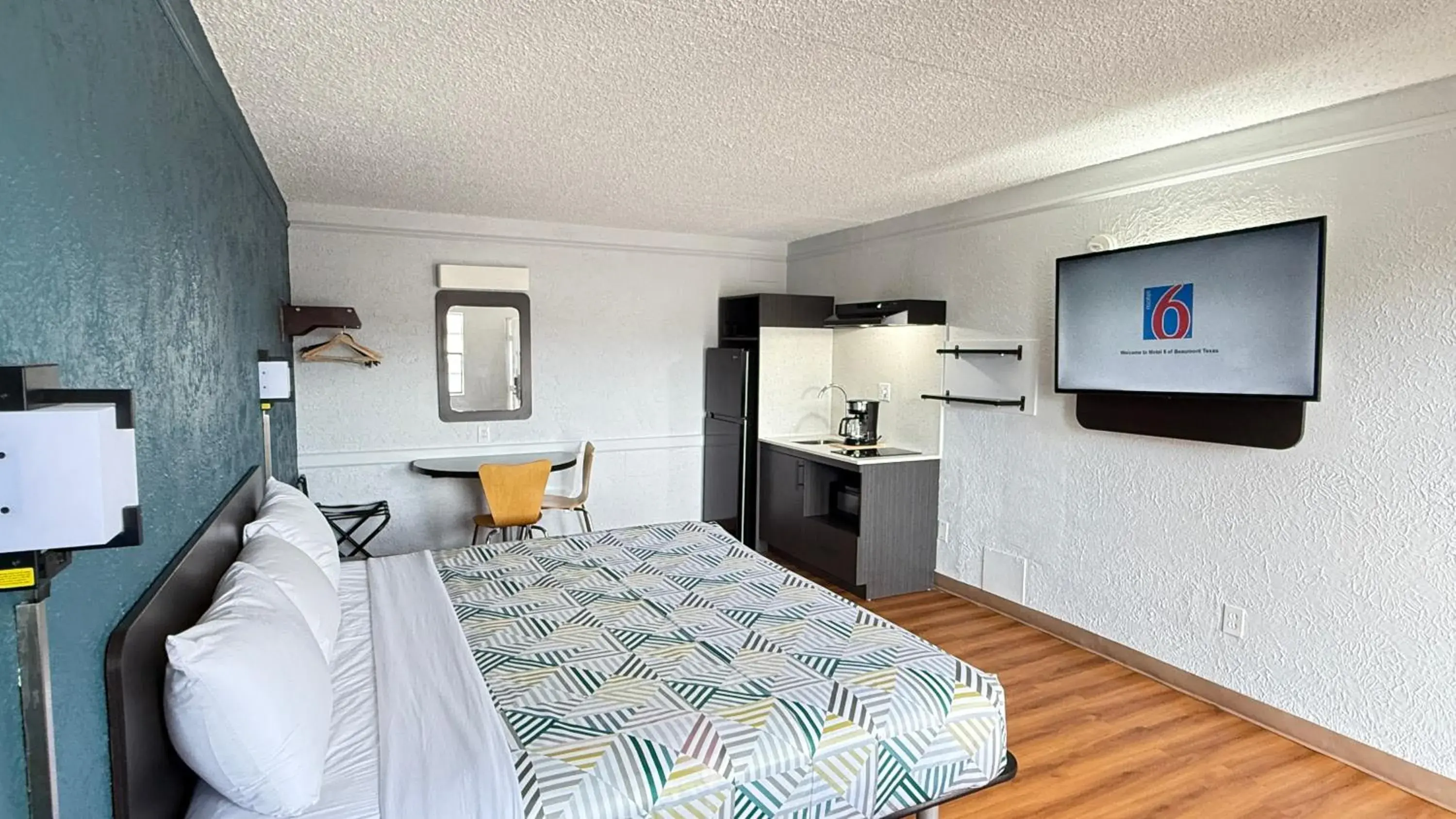 King Room - Disability Access - Smoking in Studio 6 Beaumont, TX King Room - Disability Access - Smoking in Studio 6 Beaumont, TX