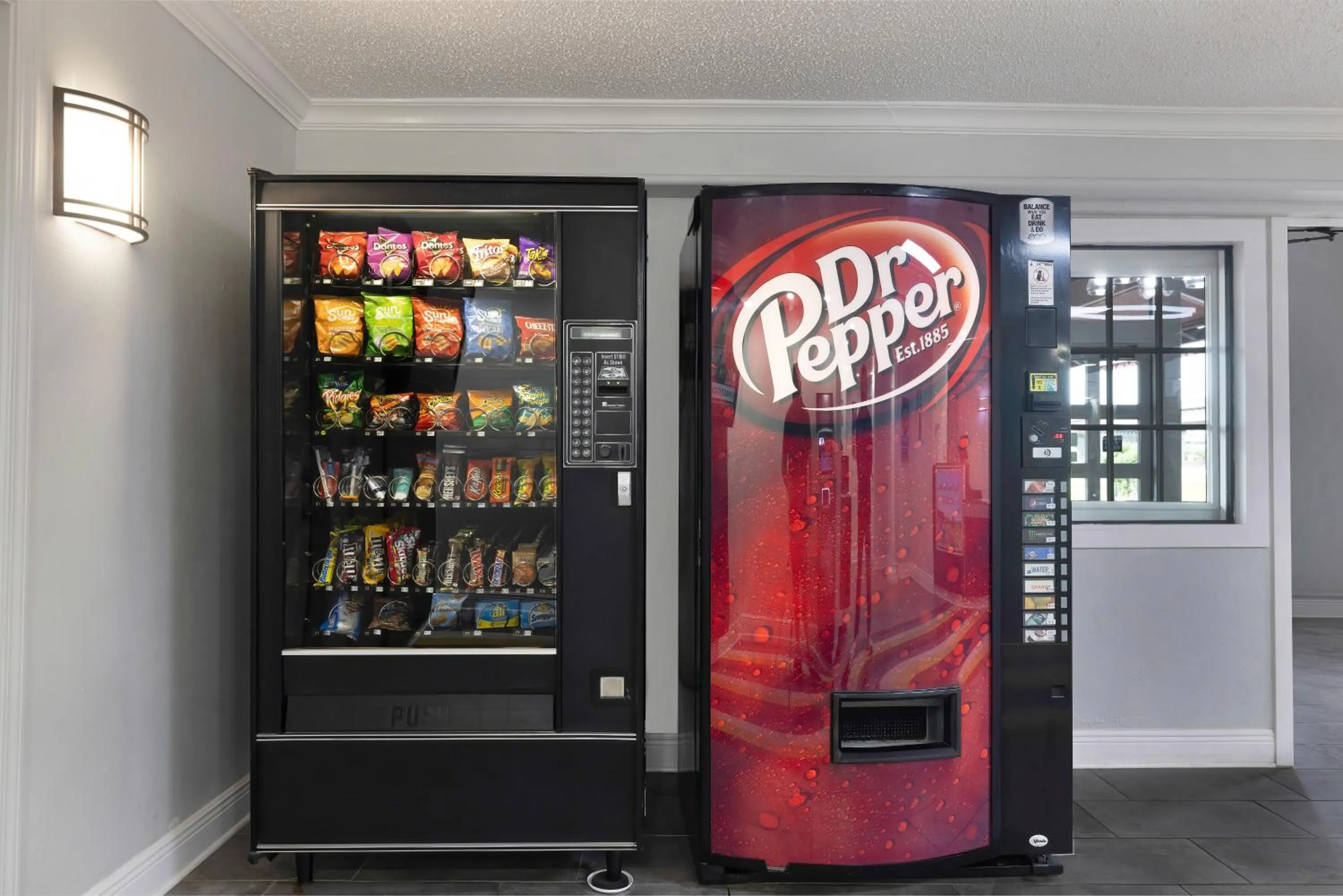vending machine in Studio 6 Beaumont, TX