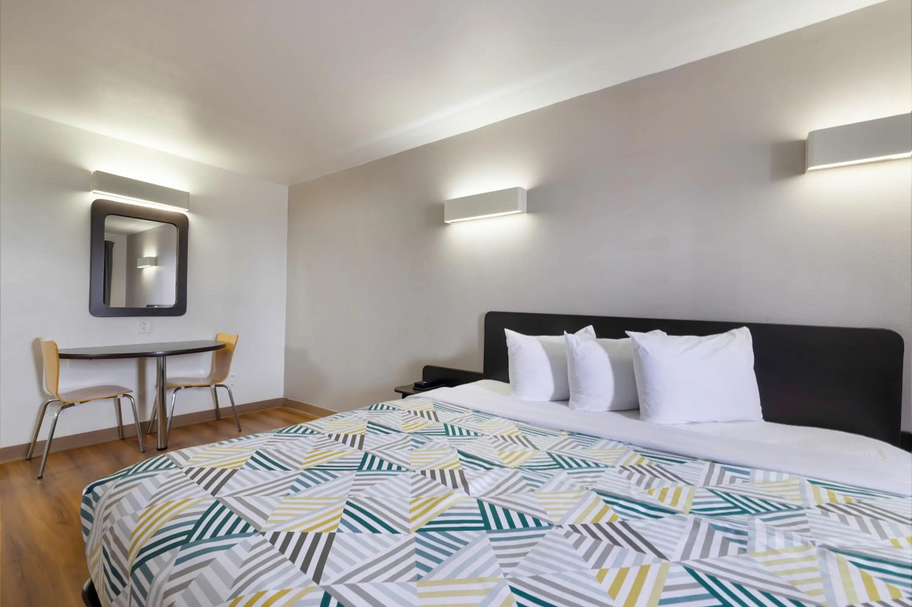 Bedroom, Bed in Studio 6 Beaumont, TX