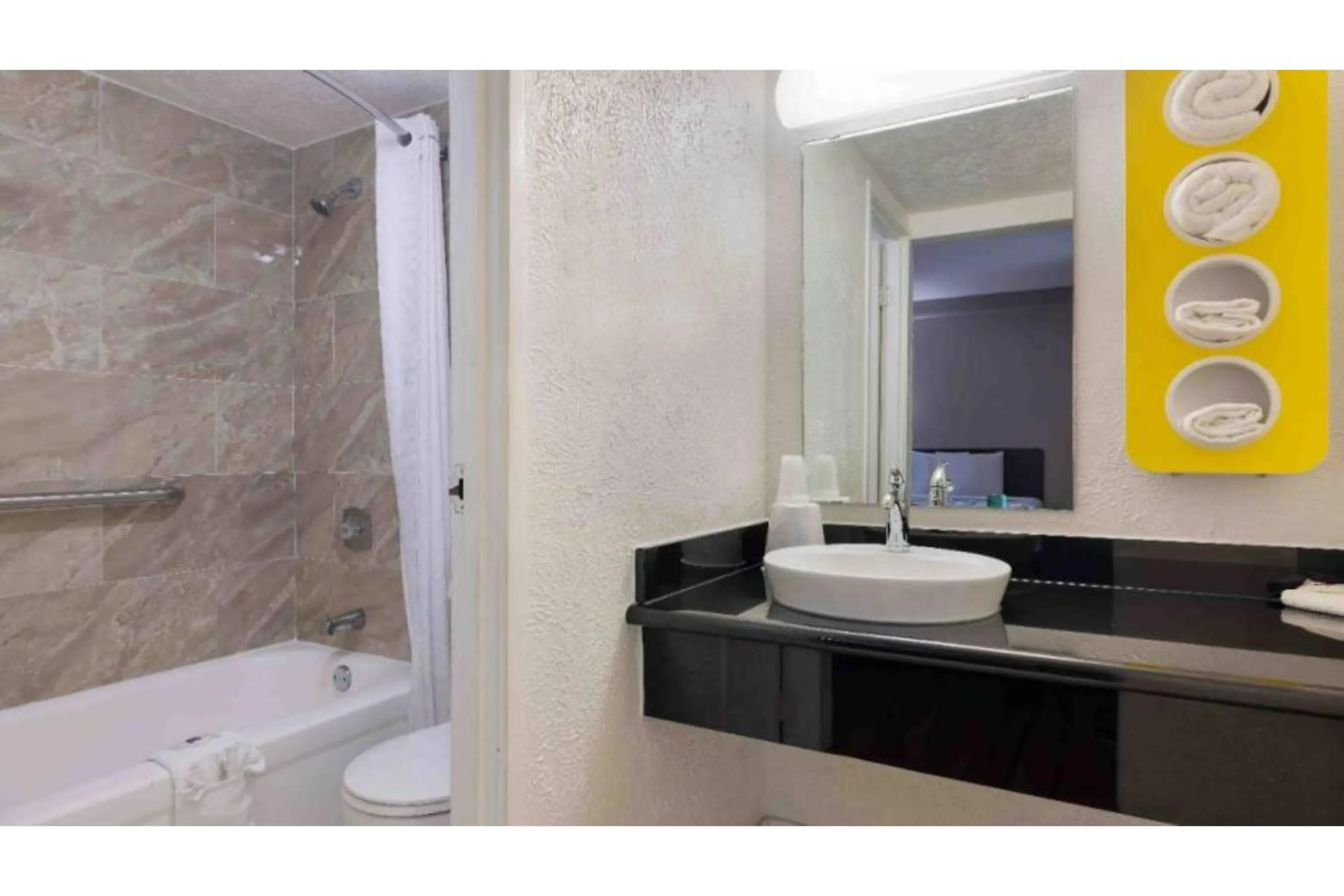 Bathroom in Studio 6 Beaumont, TX