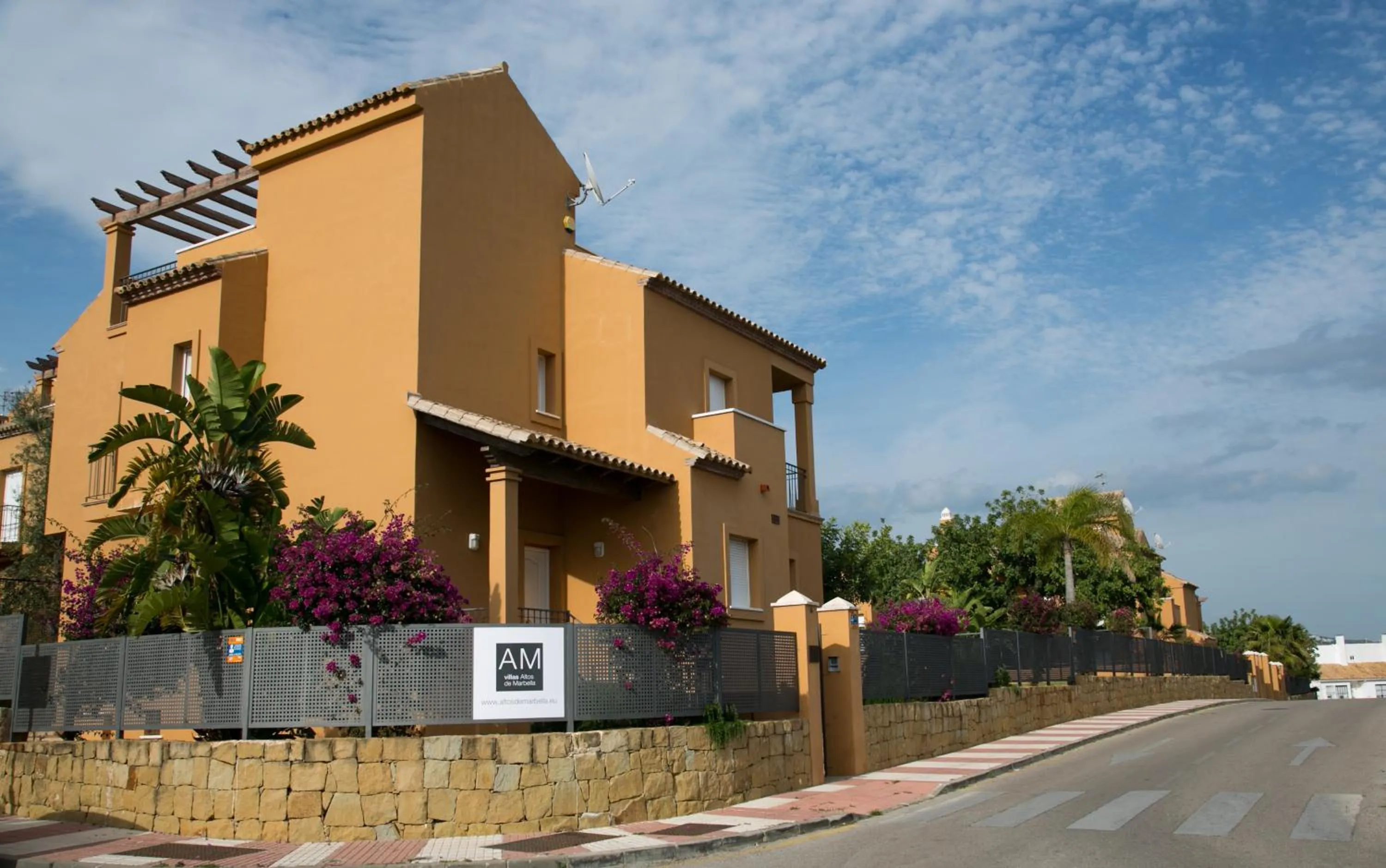 Property building in Villas Altos De Marbella
