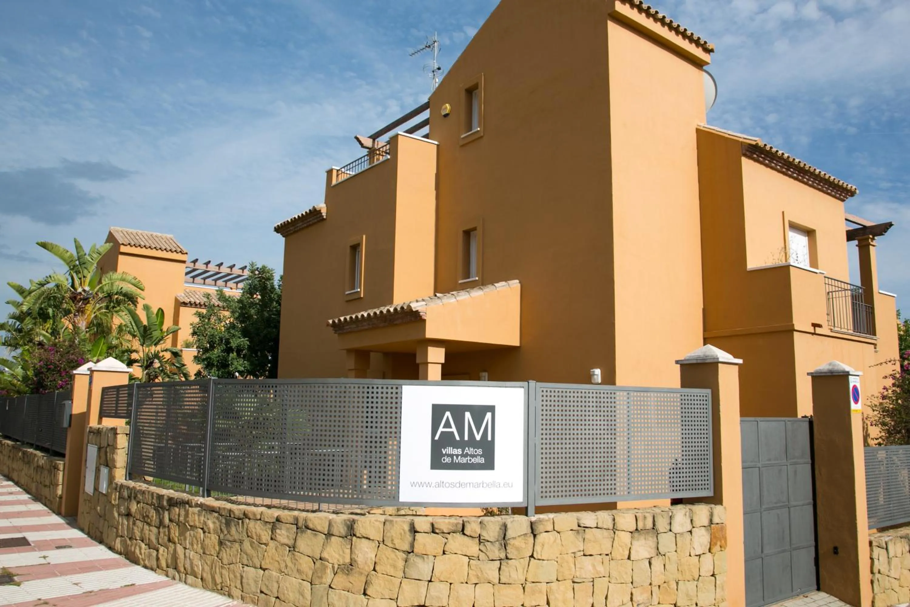 Property building in Villas Altos De Marbella