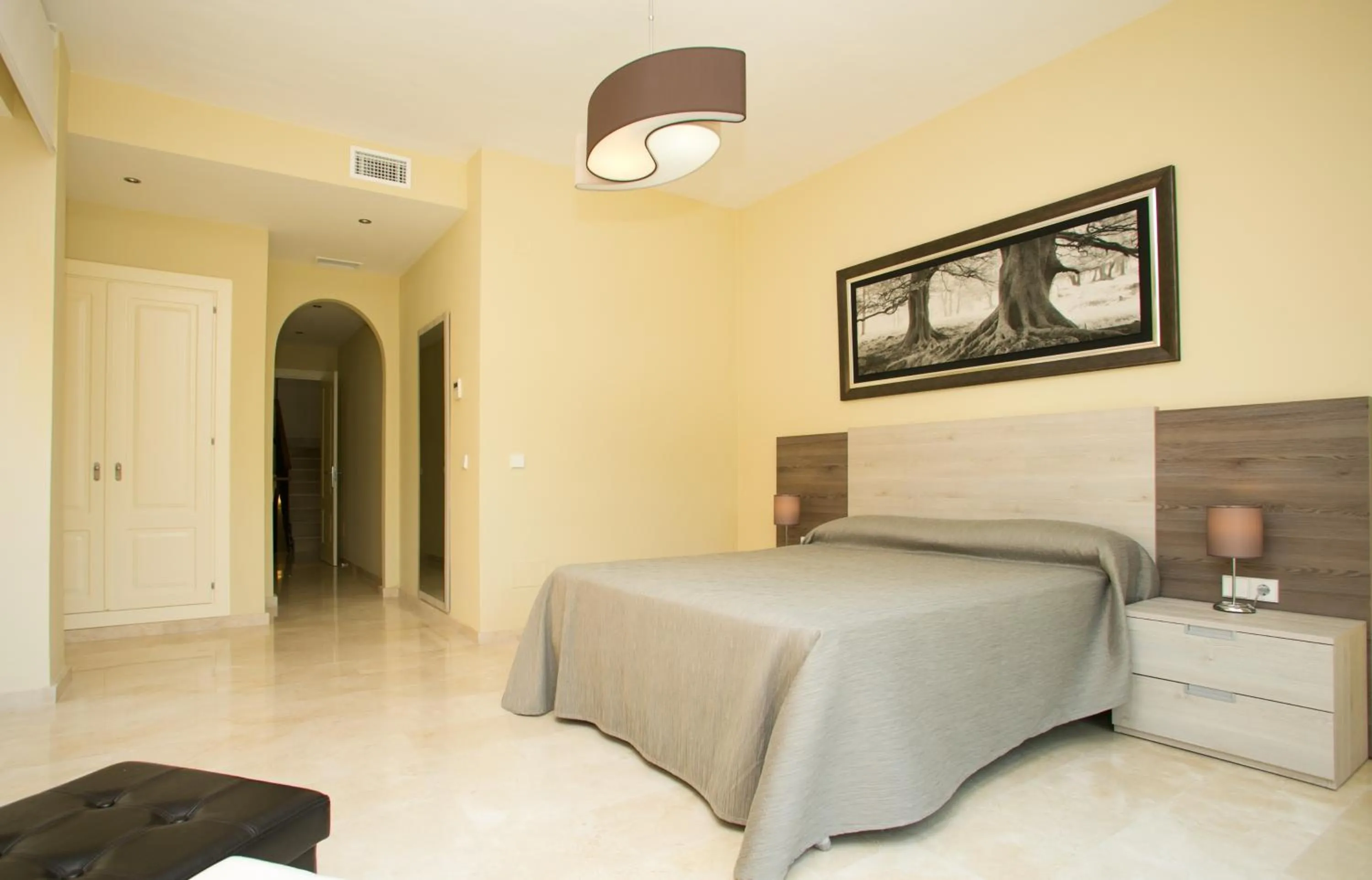 Photo of the whole room, Bed in Villas Altos De Marbella