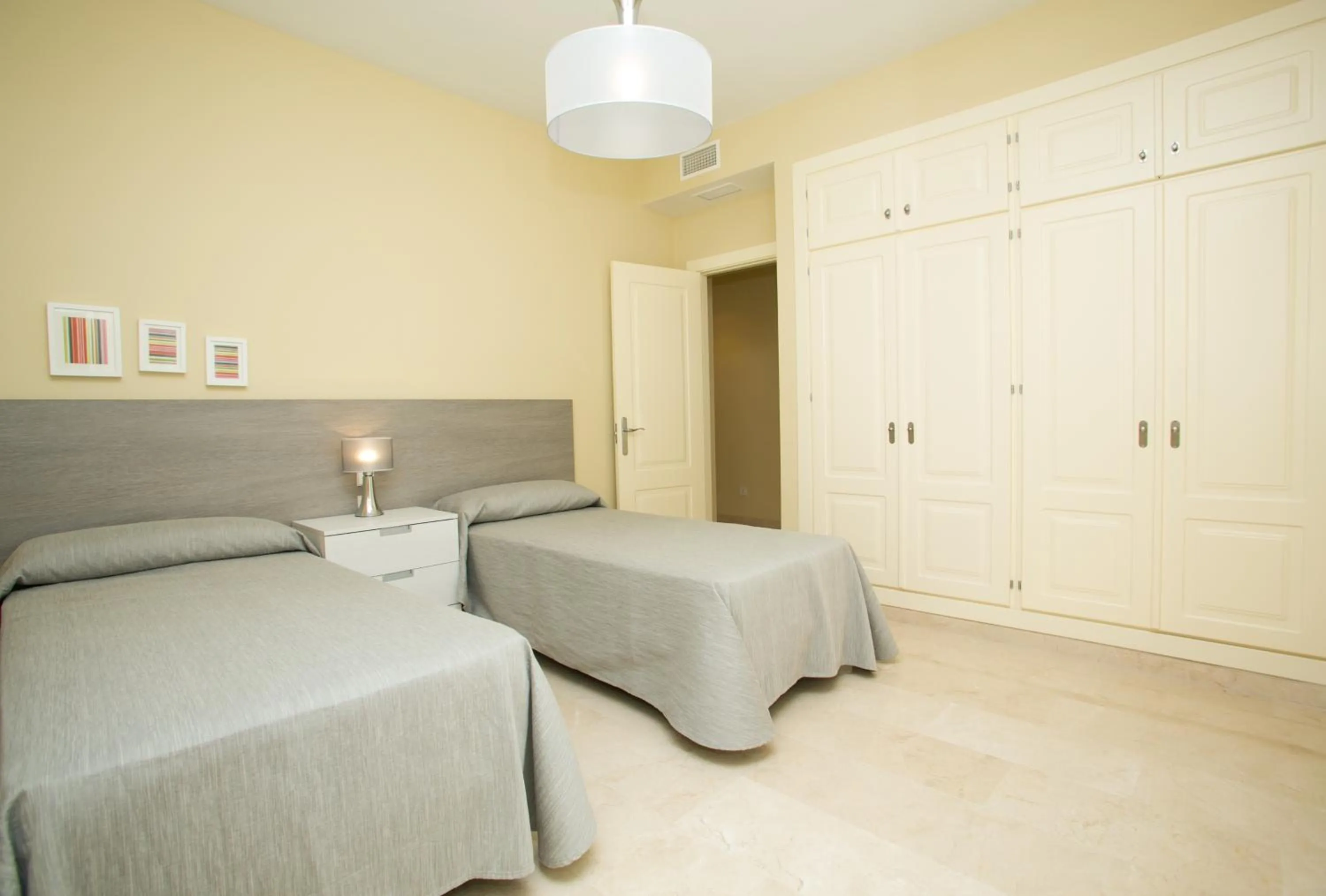 Photo of the whole room, Bed in Villas Altos De Marbella
