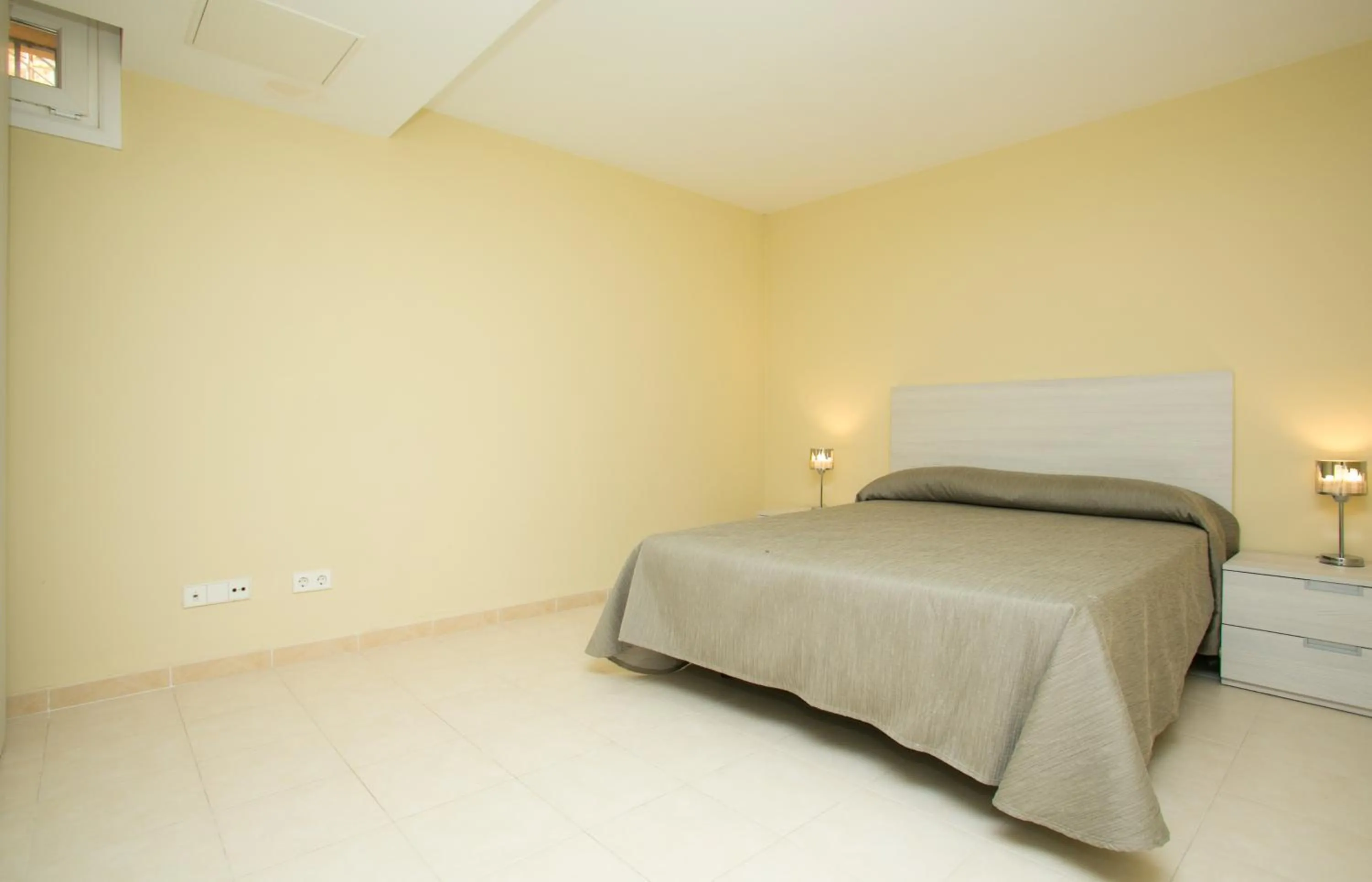 Photo of the whole room, Bed in Villas Altos De Marbella