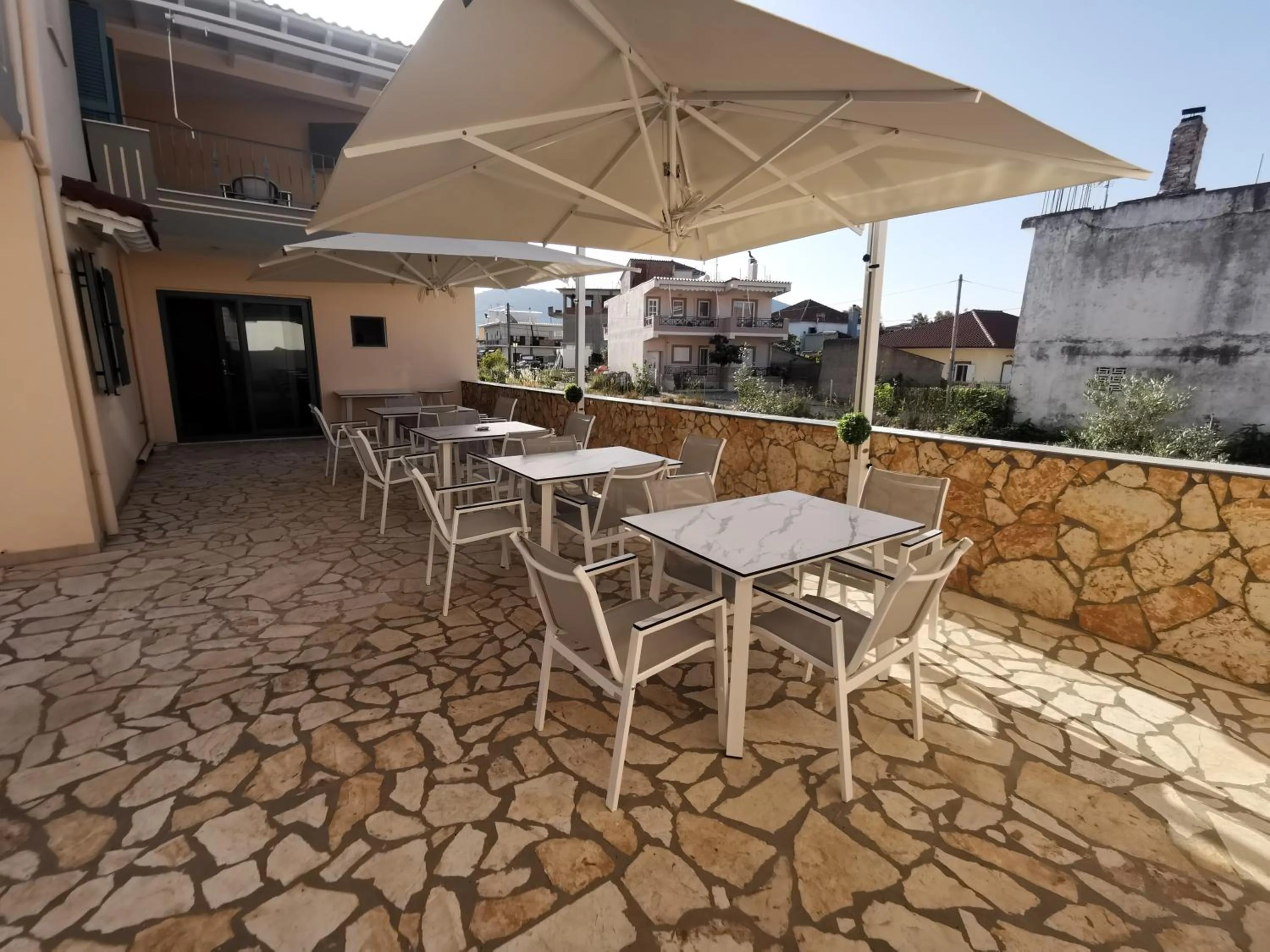 Restaurant/places to eat in Anemos Villas