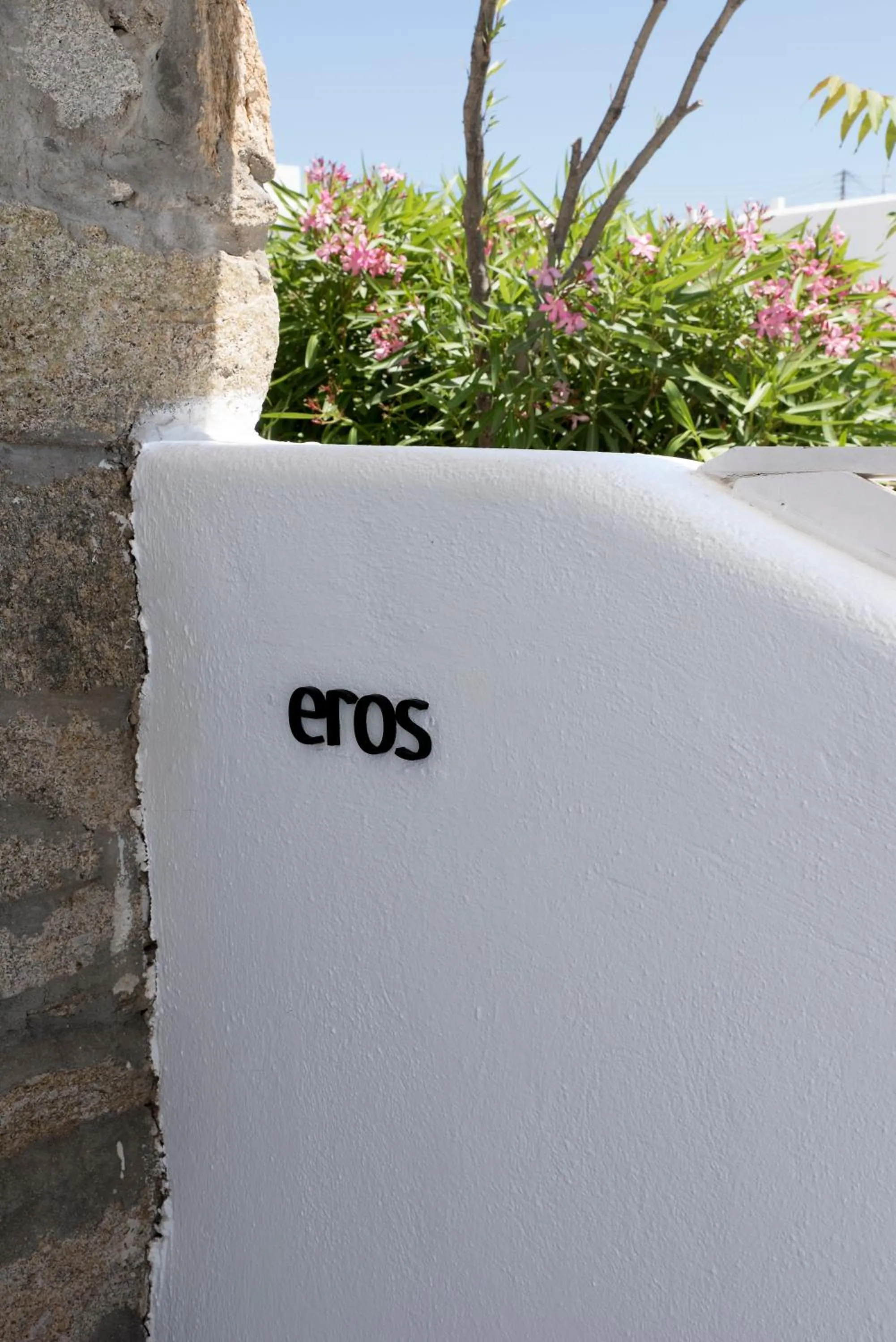 Logo/Certificate/Sign in Bellou Suites