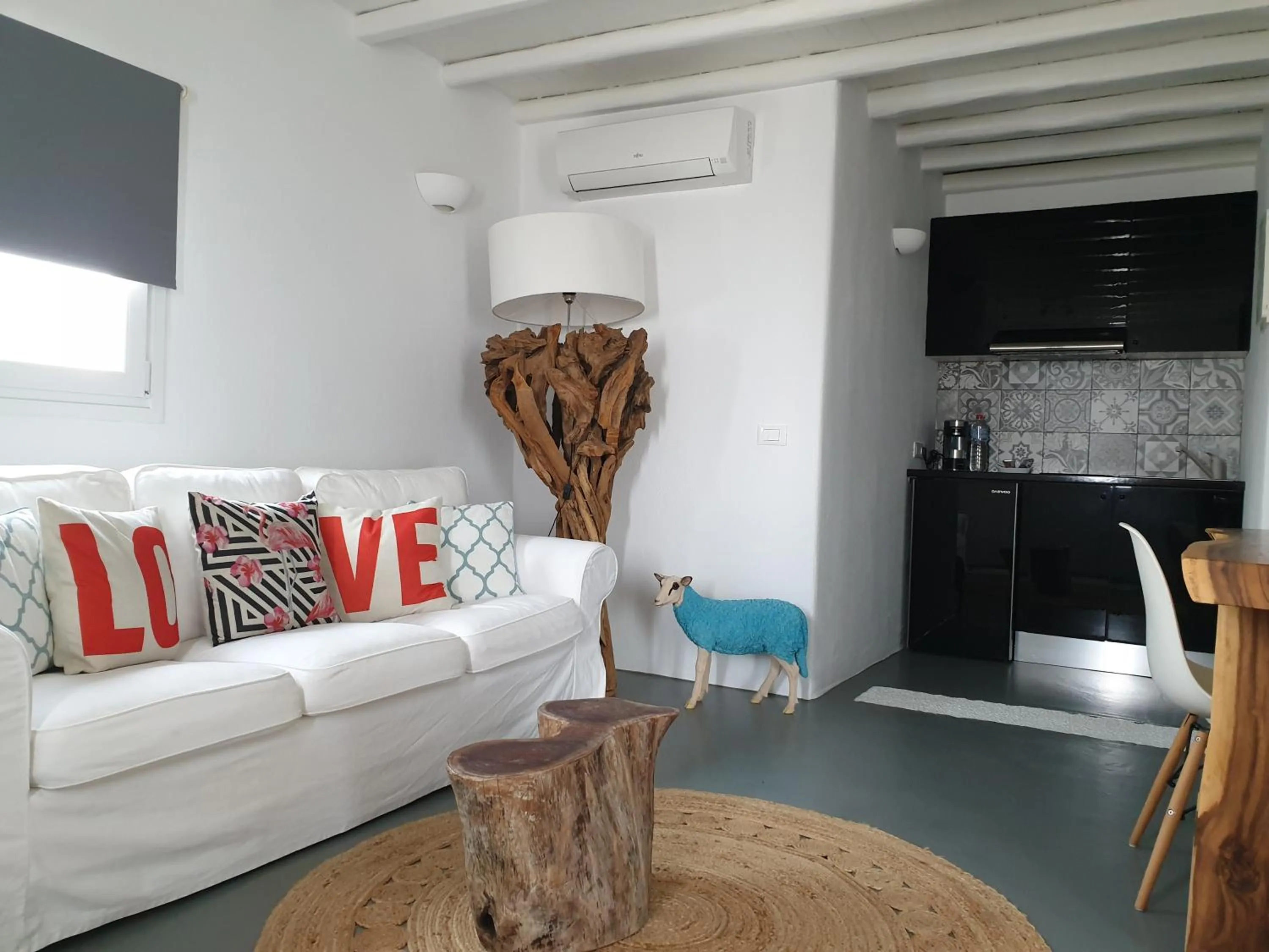 Kitchen or kitchenette in Bellou Suites