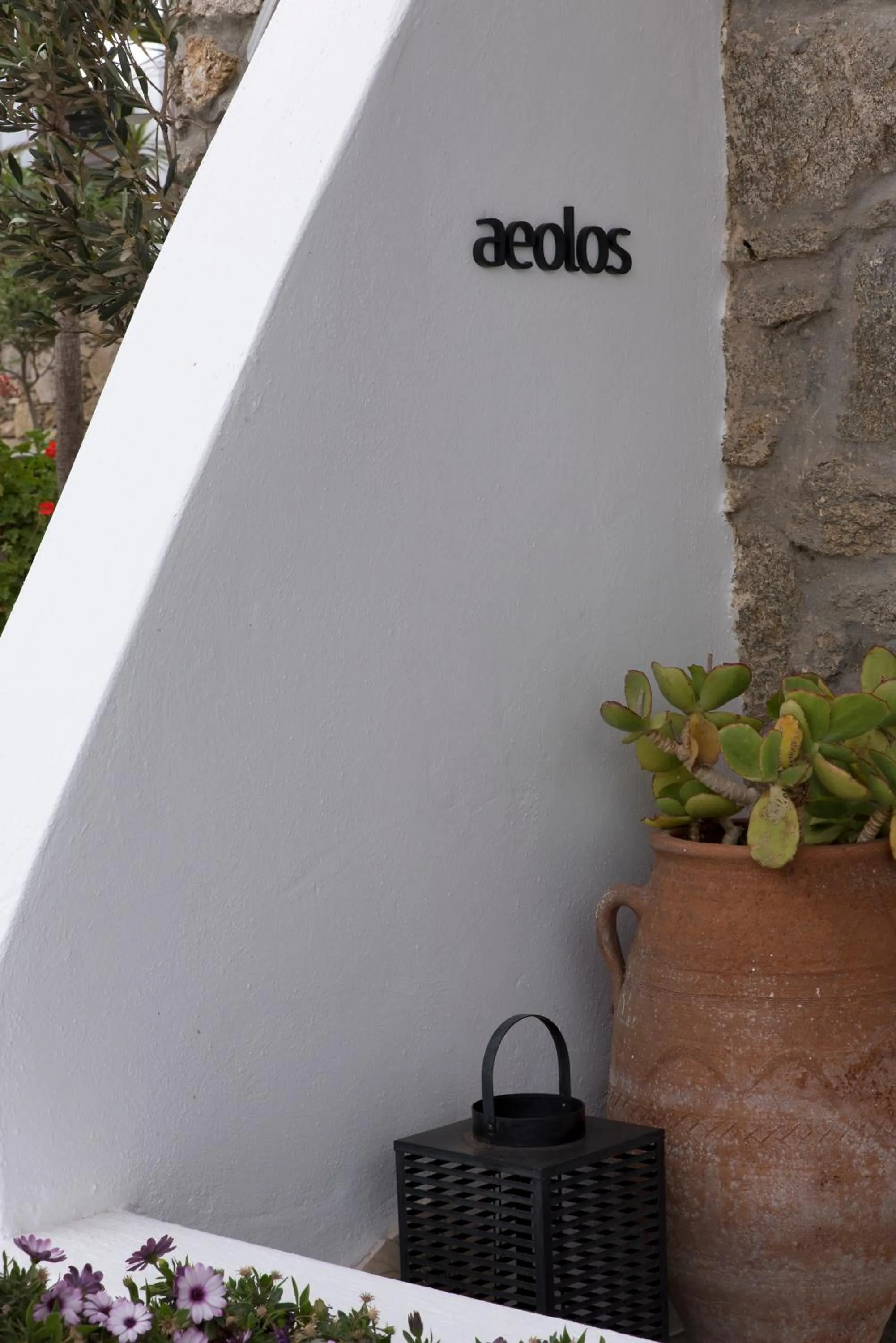 Logo/Certificate/Sign in Bellou Suites