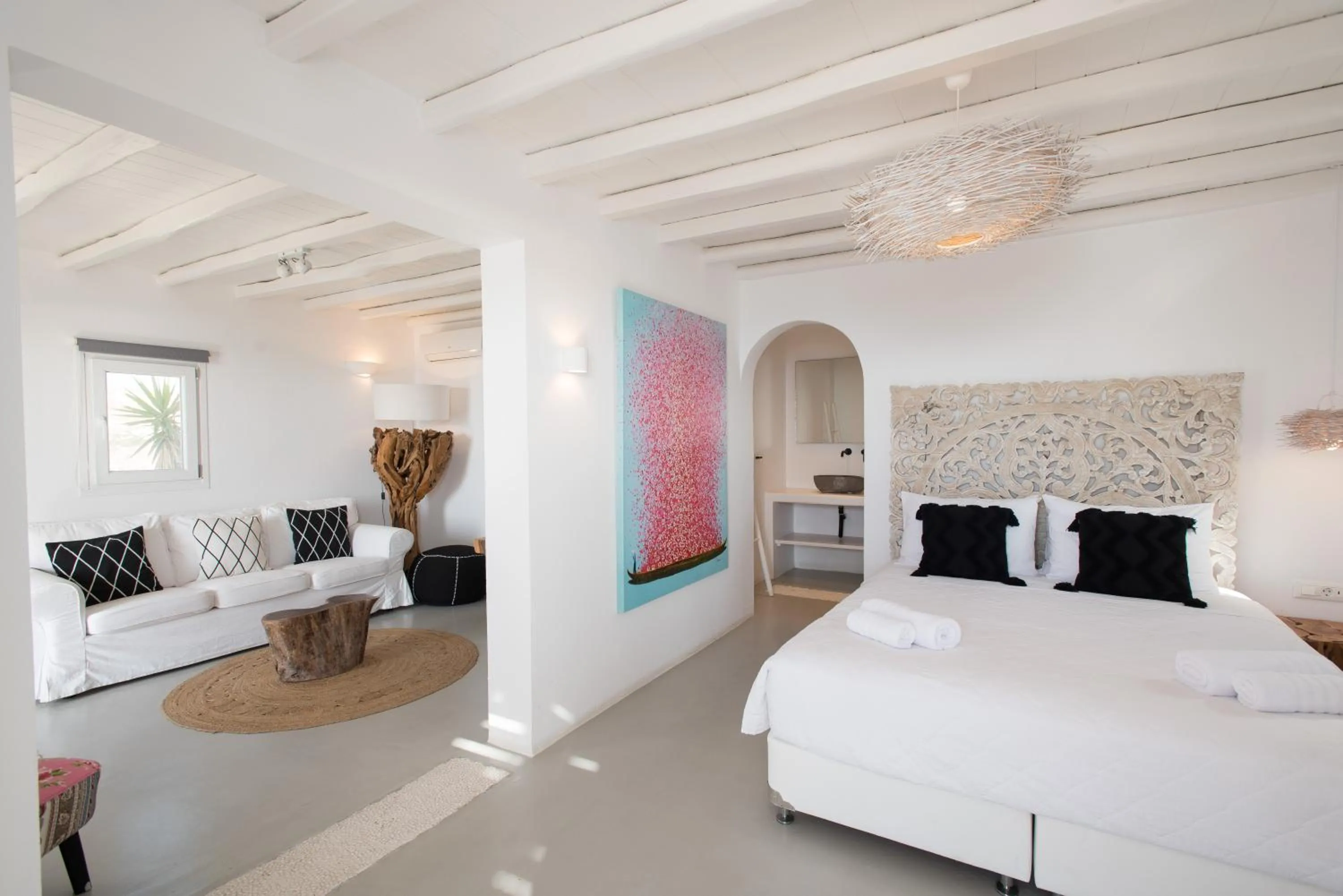 Photo of the whole room, Bed in Bellou Suites