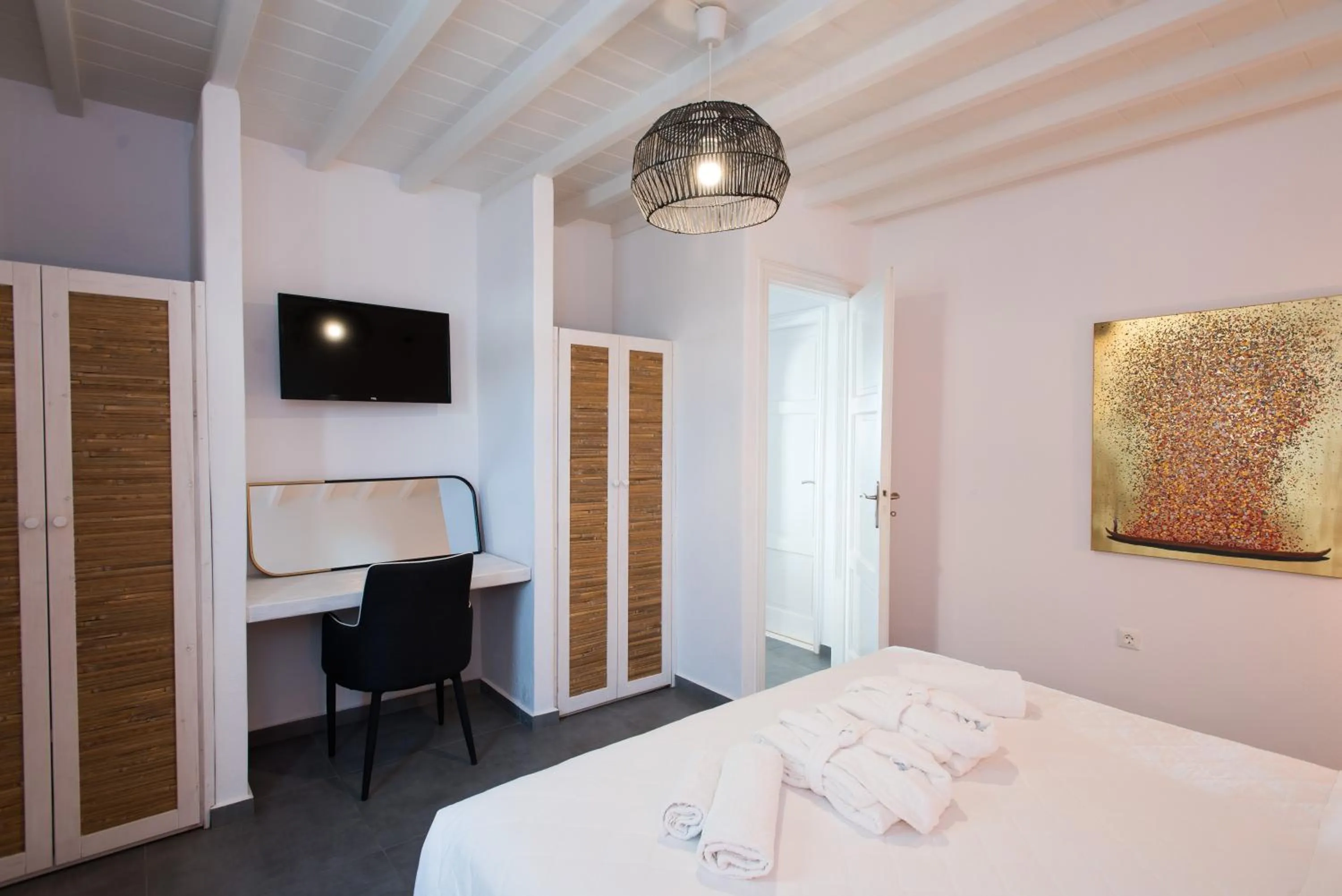 Photo of the whole room, Bed in Bellou Suites