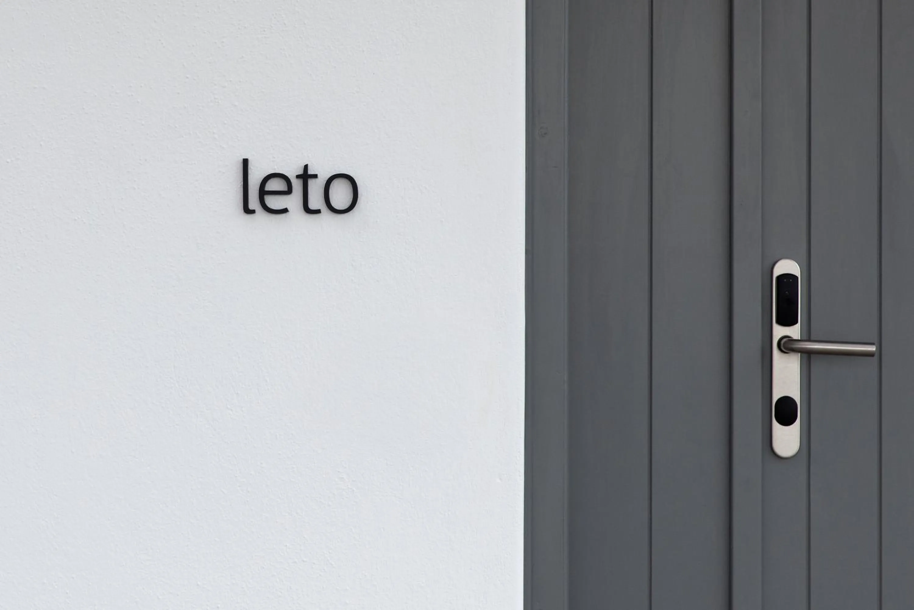 Logo/Certificate/Sign in Bellou Suites