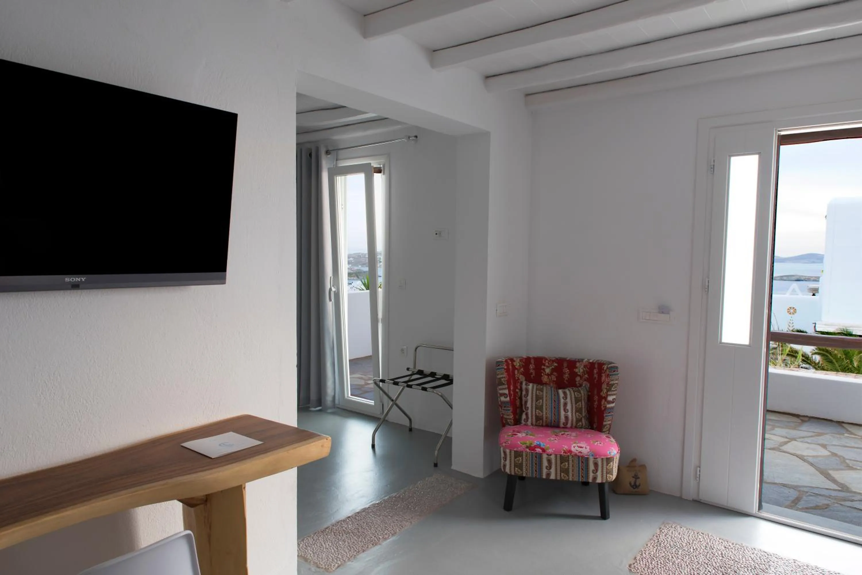 Photo of the whole room in Bellou Suites