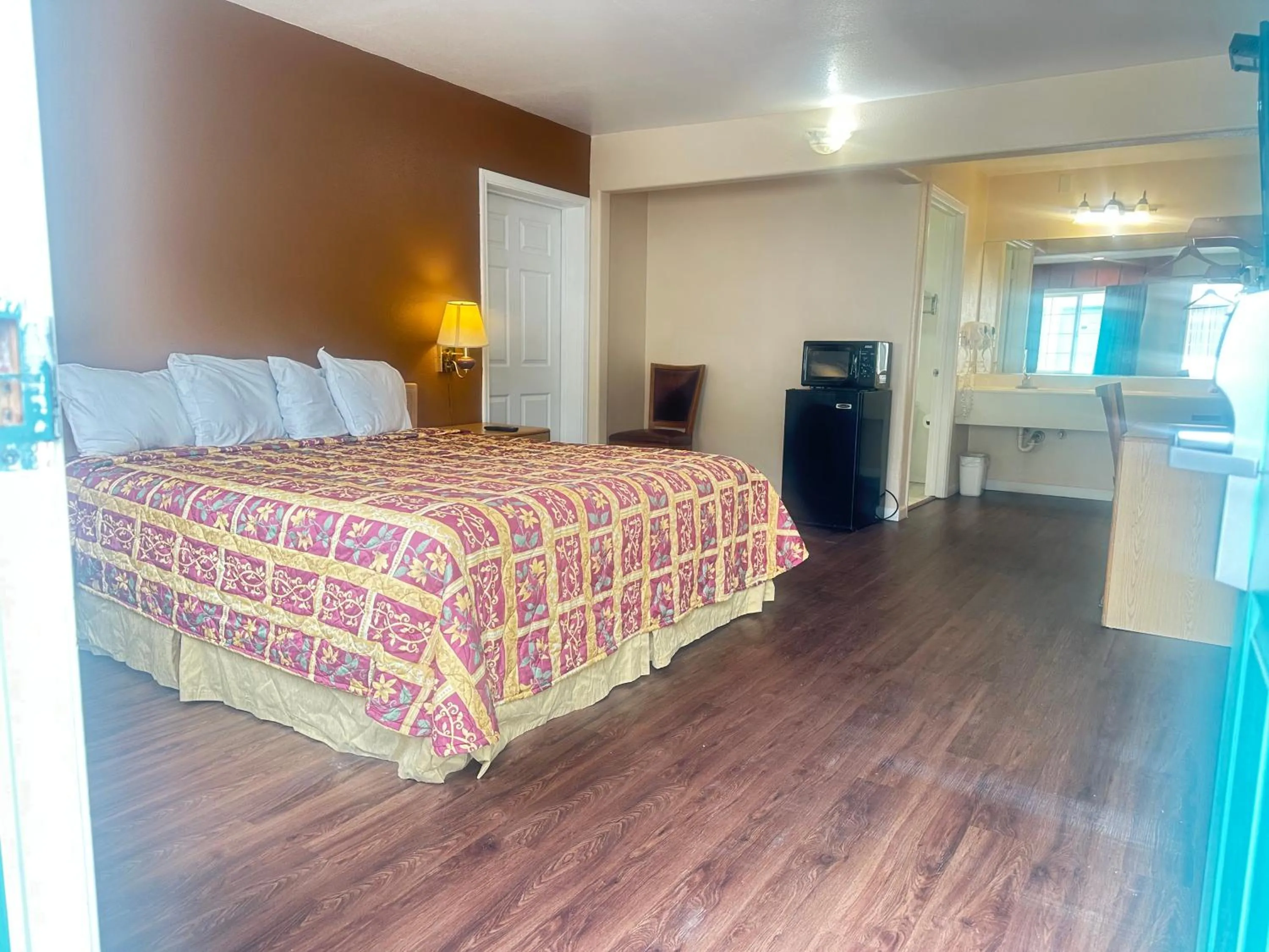 Standard King Room in Royal Inn