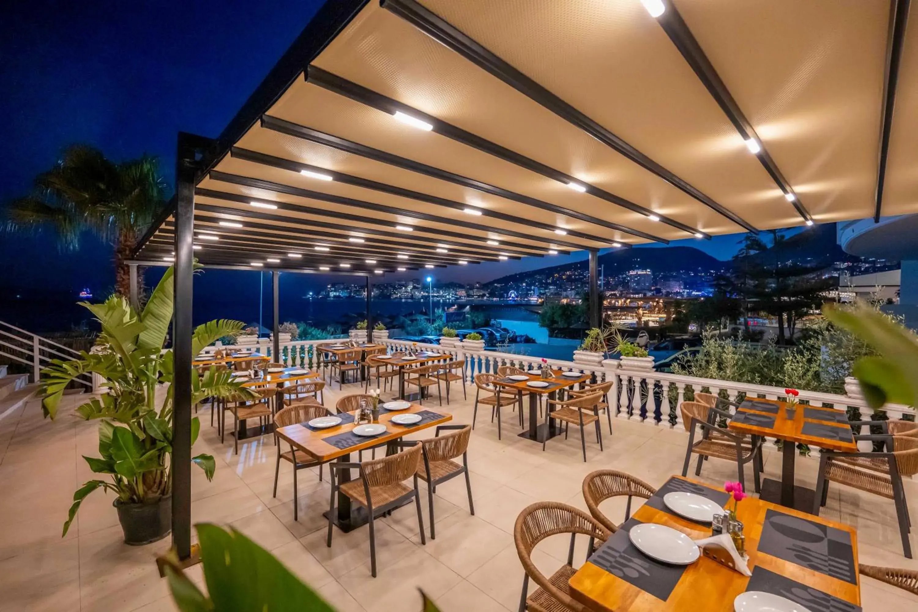 Restaurant/places to eat in Hotel Sejko Restaurant/places to eat in Hotel Sejko