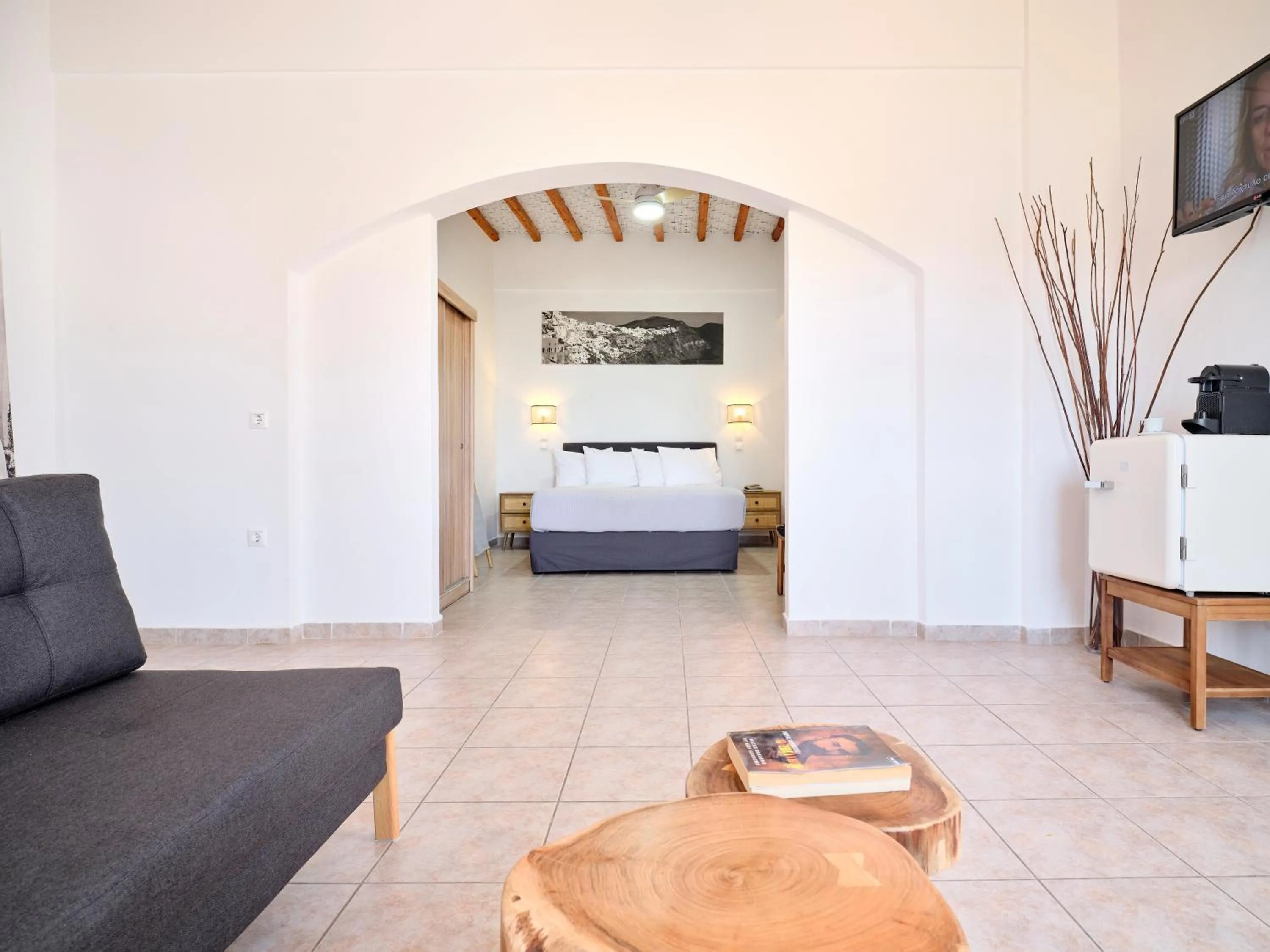 Photo of the whole room, Bed in Milaki Kimolos
