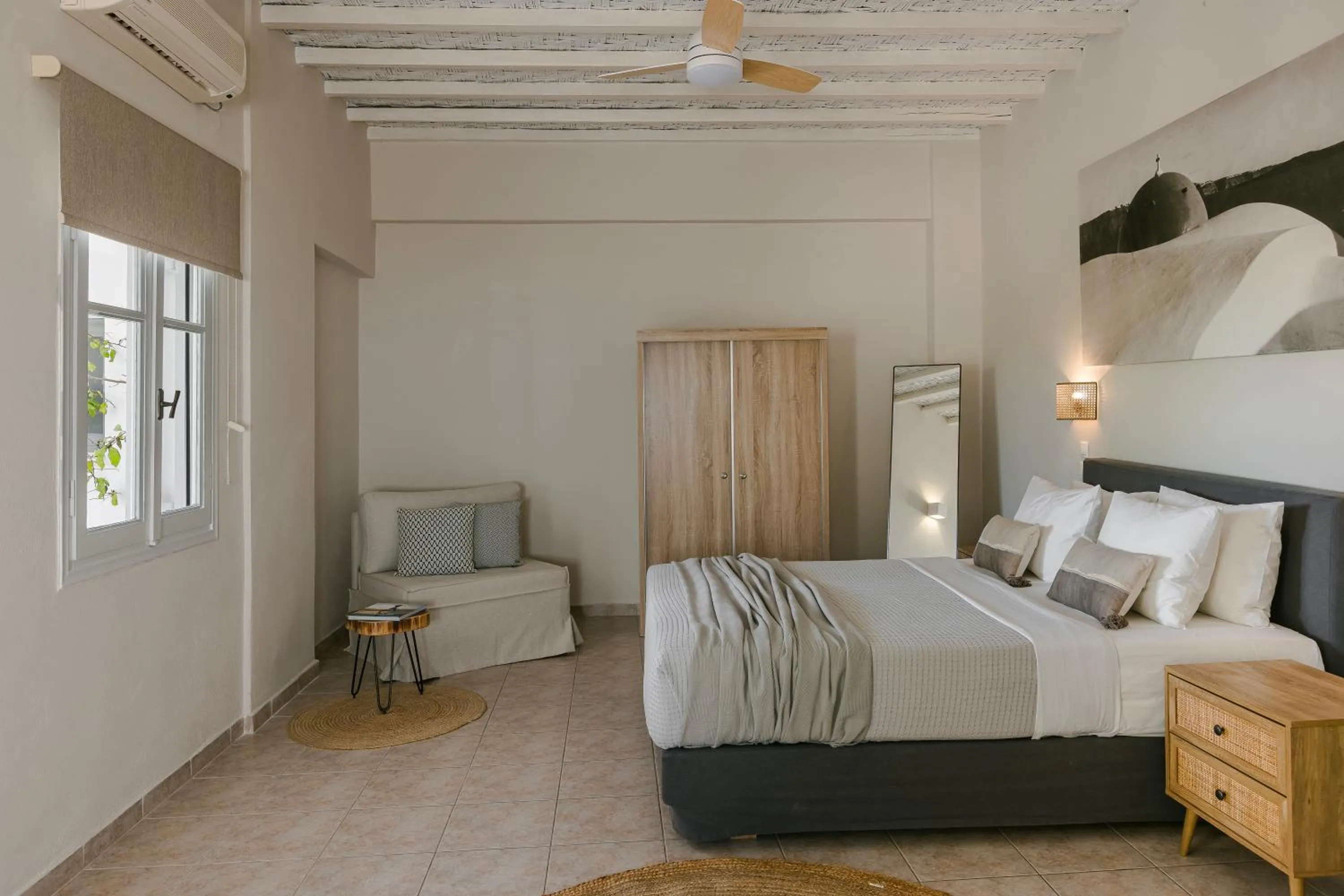 Photo of the whole room, Bed in Milaki Kimolos