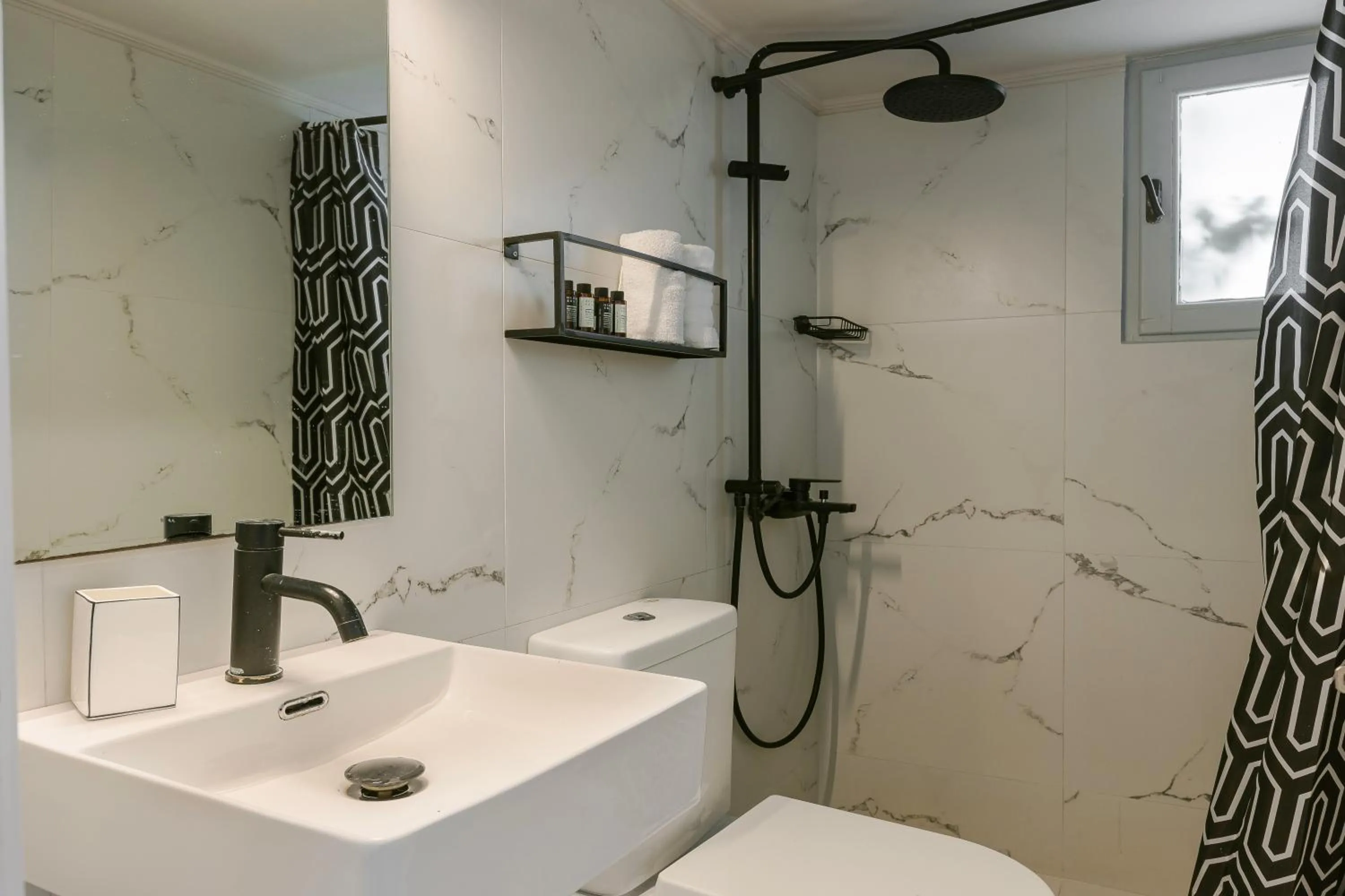 Shower in Milaki Kimolos