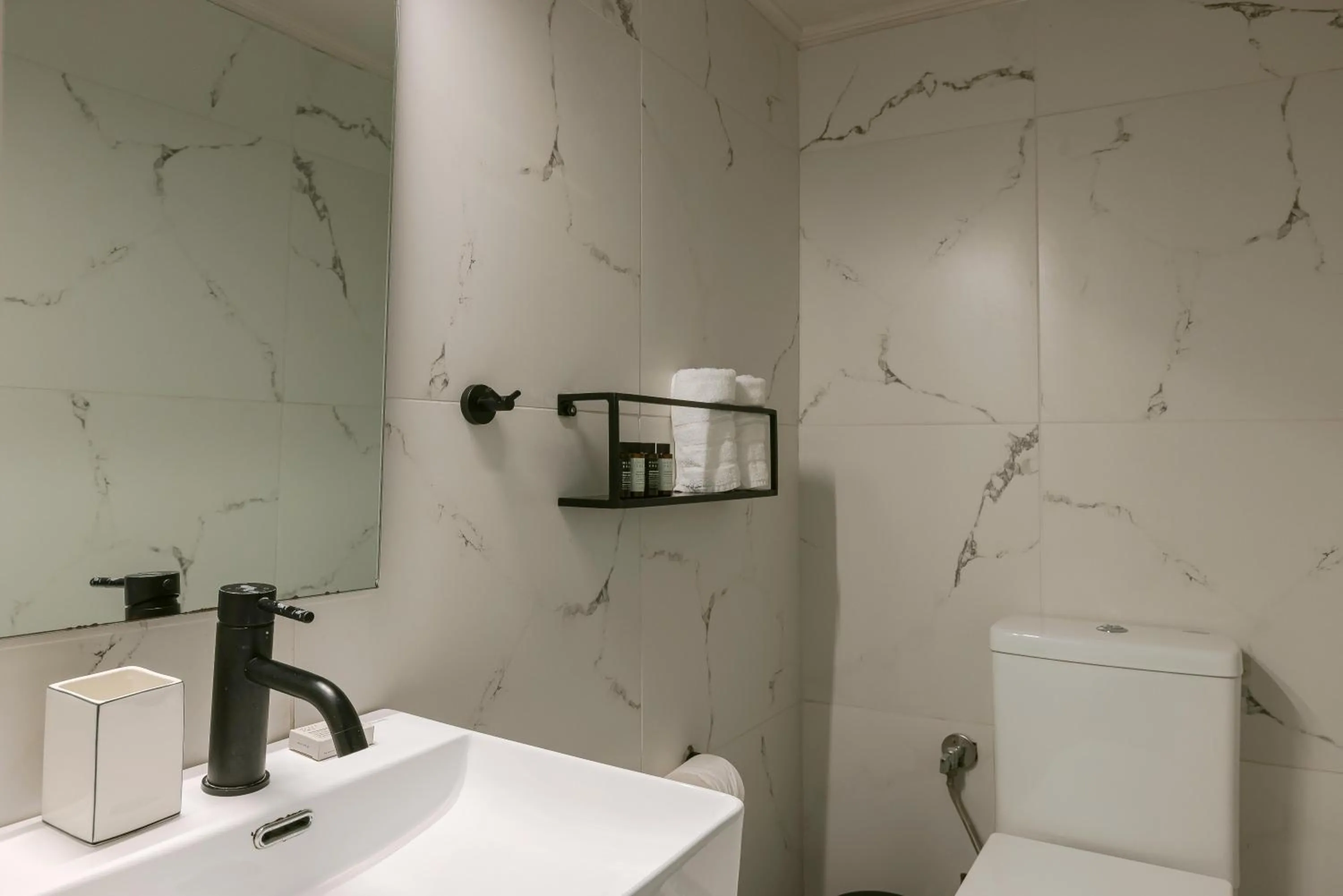 Shower in Milaki Kimolos