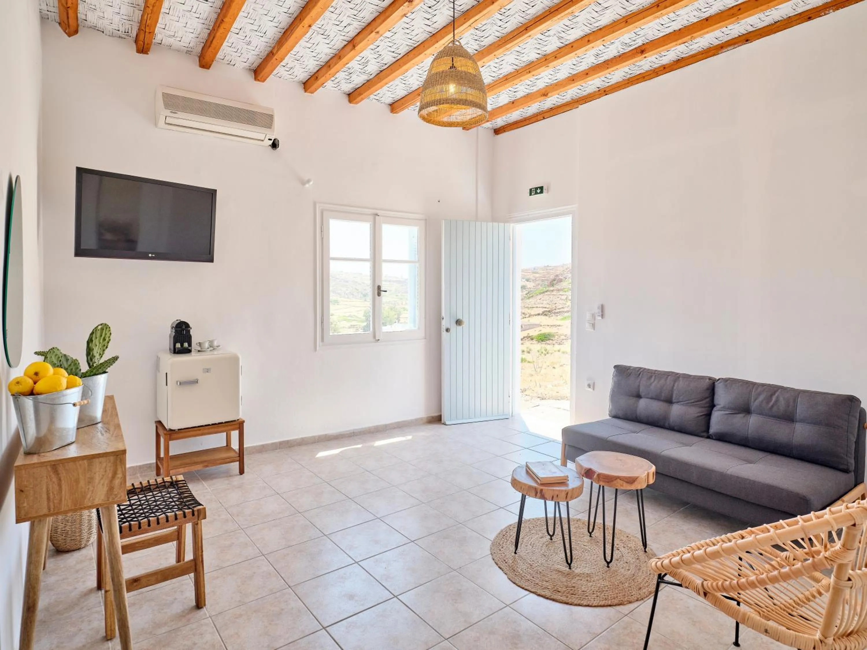 TV and multimedia in Milaki Kimolos