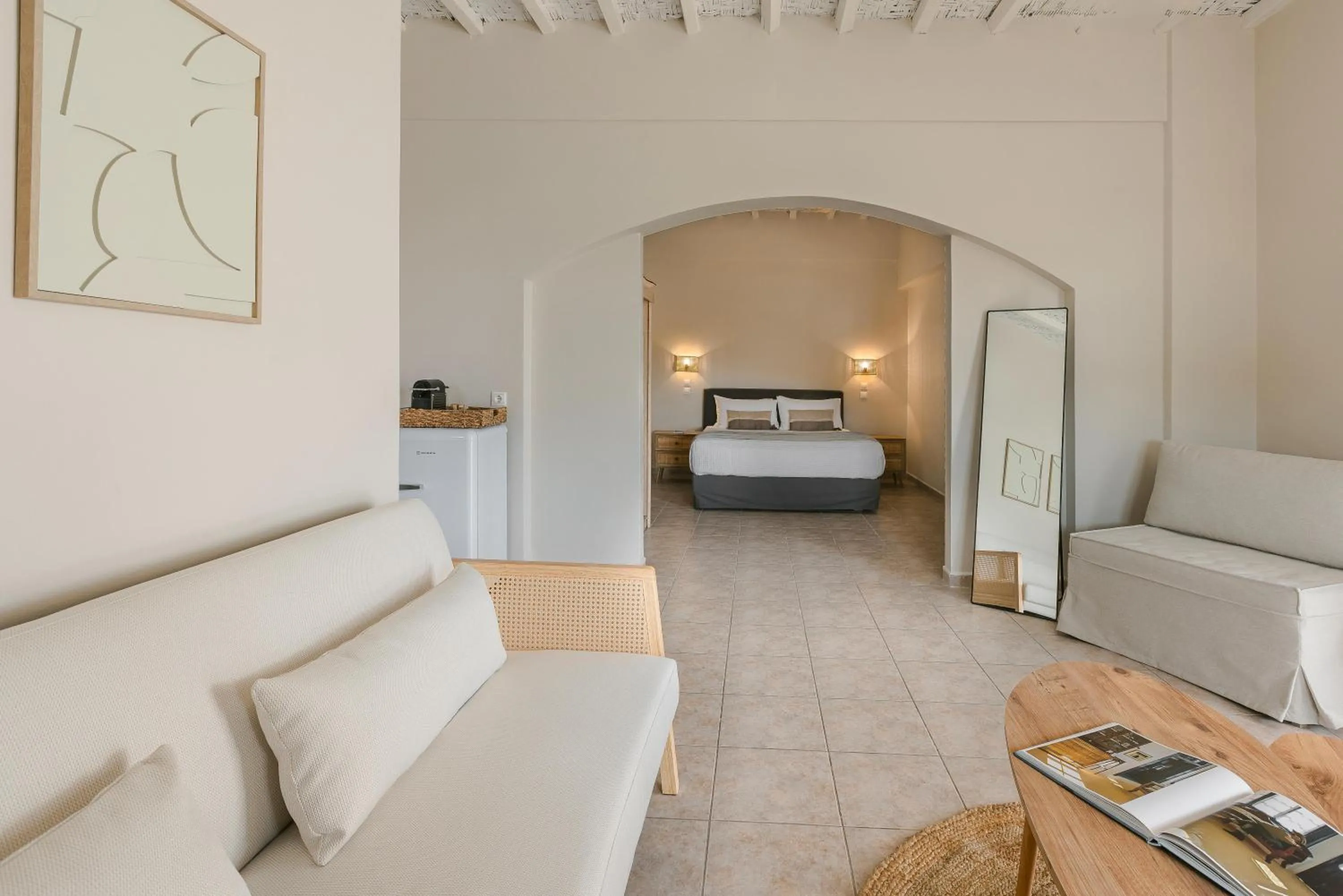 Photo of the whole room, Bed in Milaki Kimolos